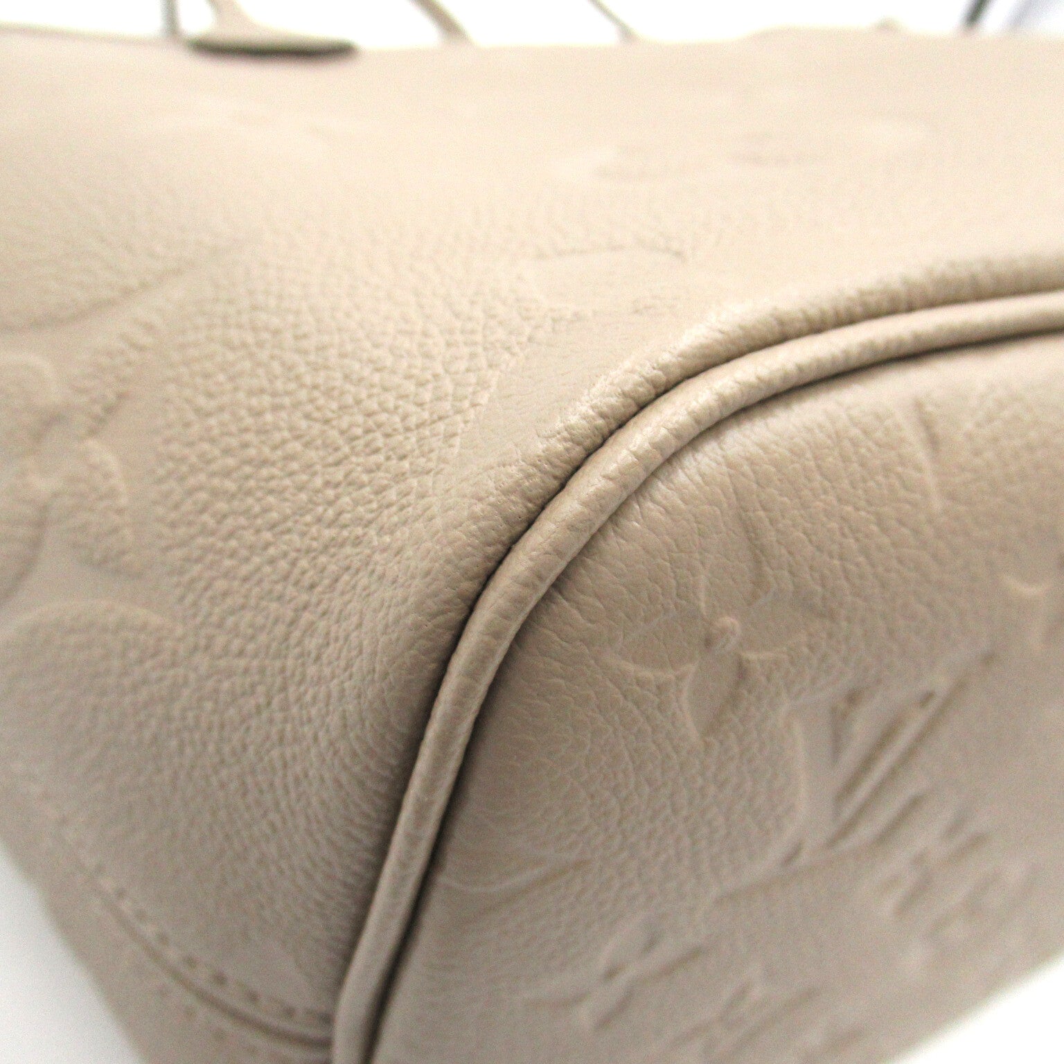 LOUIS VUITTON Monogram Empreinte Neverfull MM金扣手挽袋米色