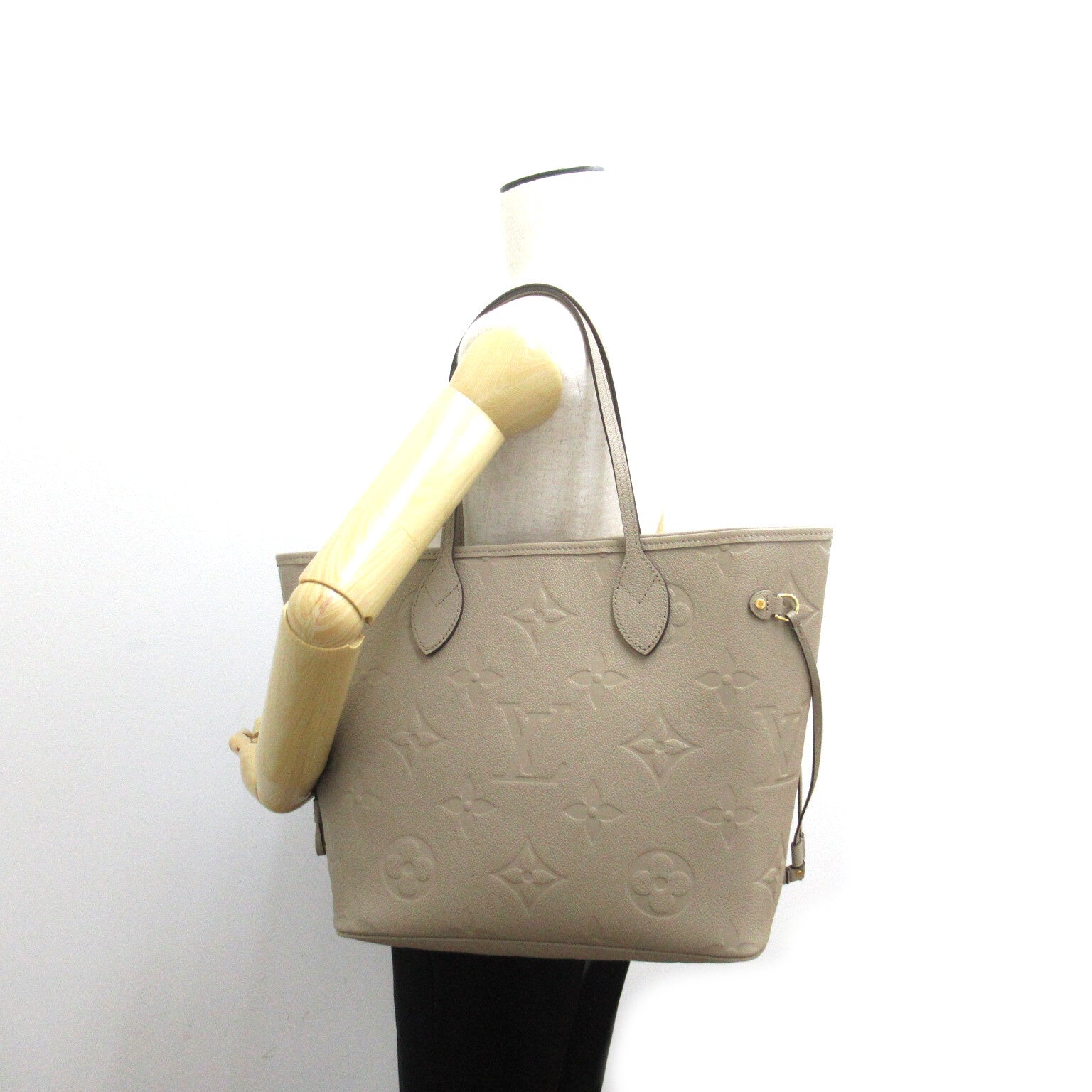 LOUIS VUITTON Monogram Empreinte Neverfull MM金扣手挽袋米色