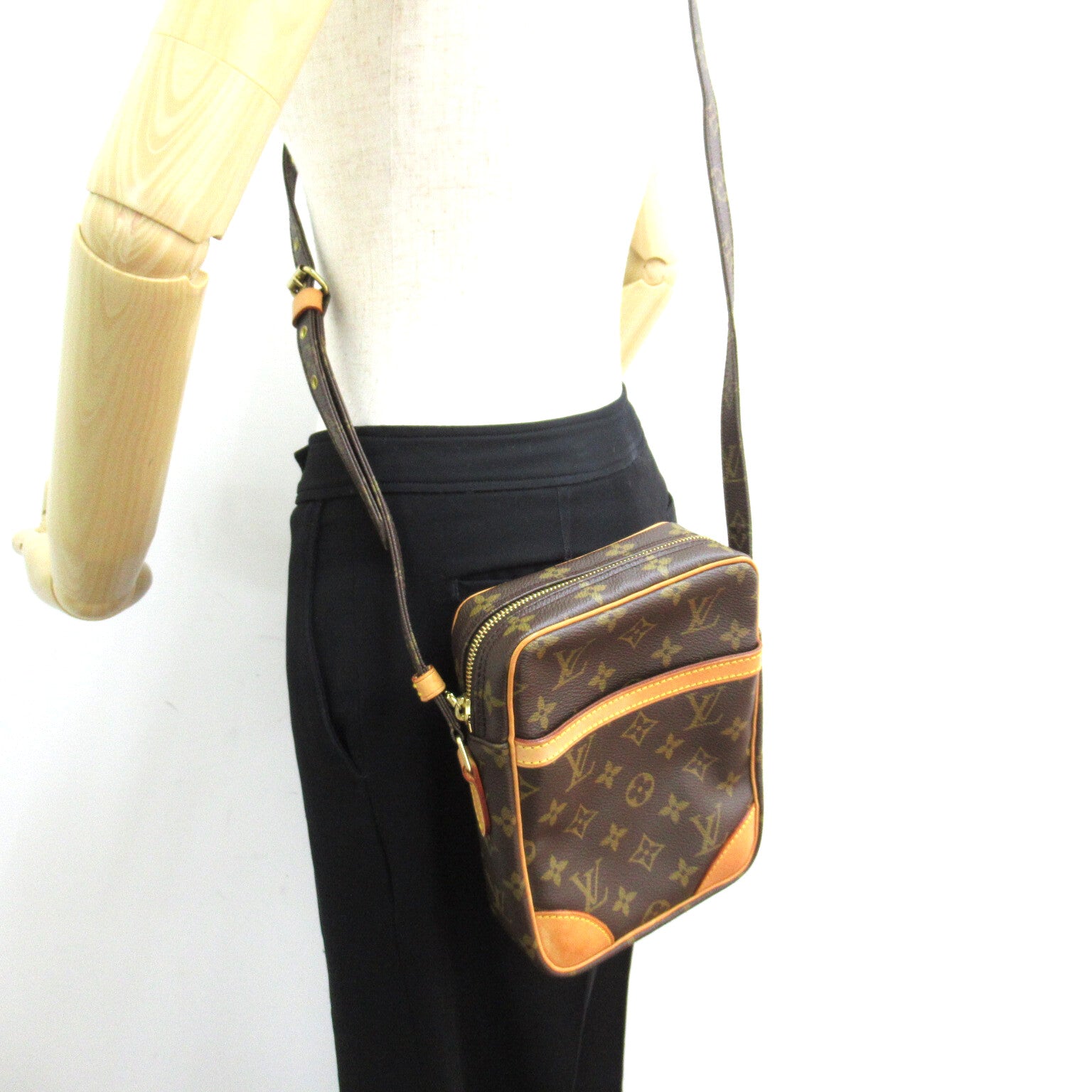 LOUIS VUITTON Monogram Danube金扣肩背袋啡色