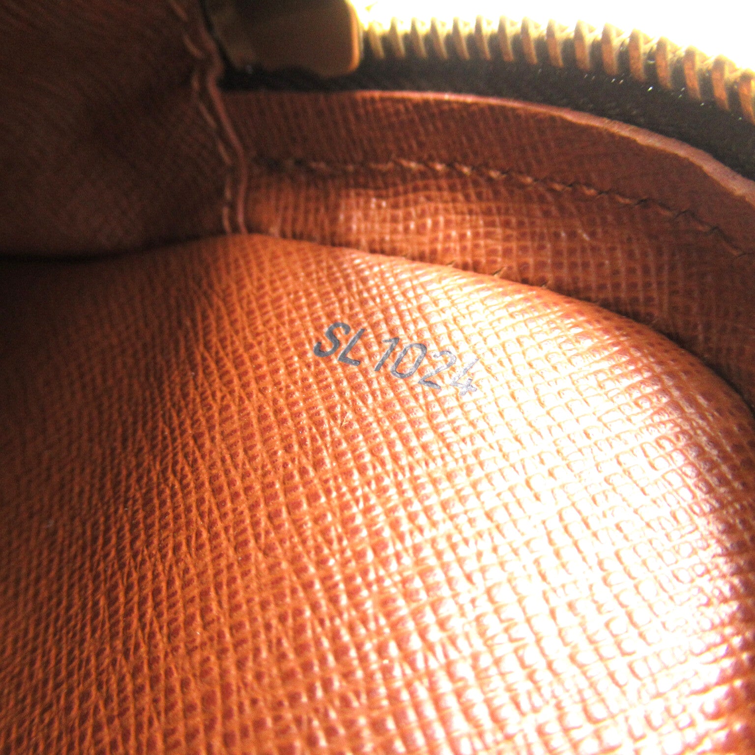 LOUIS VUITTON Monogram Danube金扣肩背袋啡色