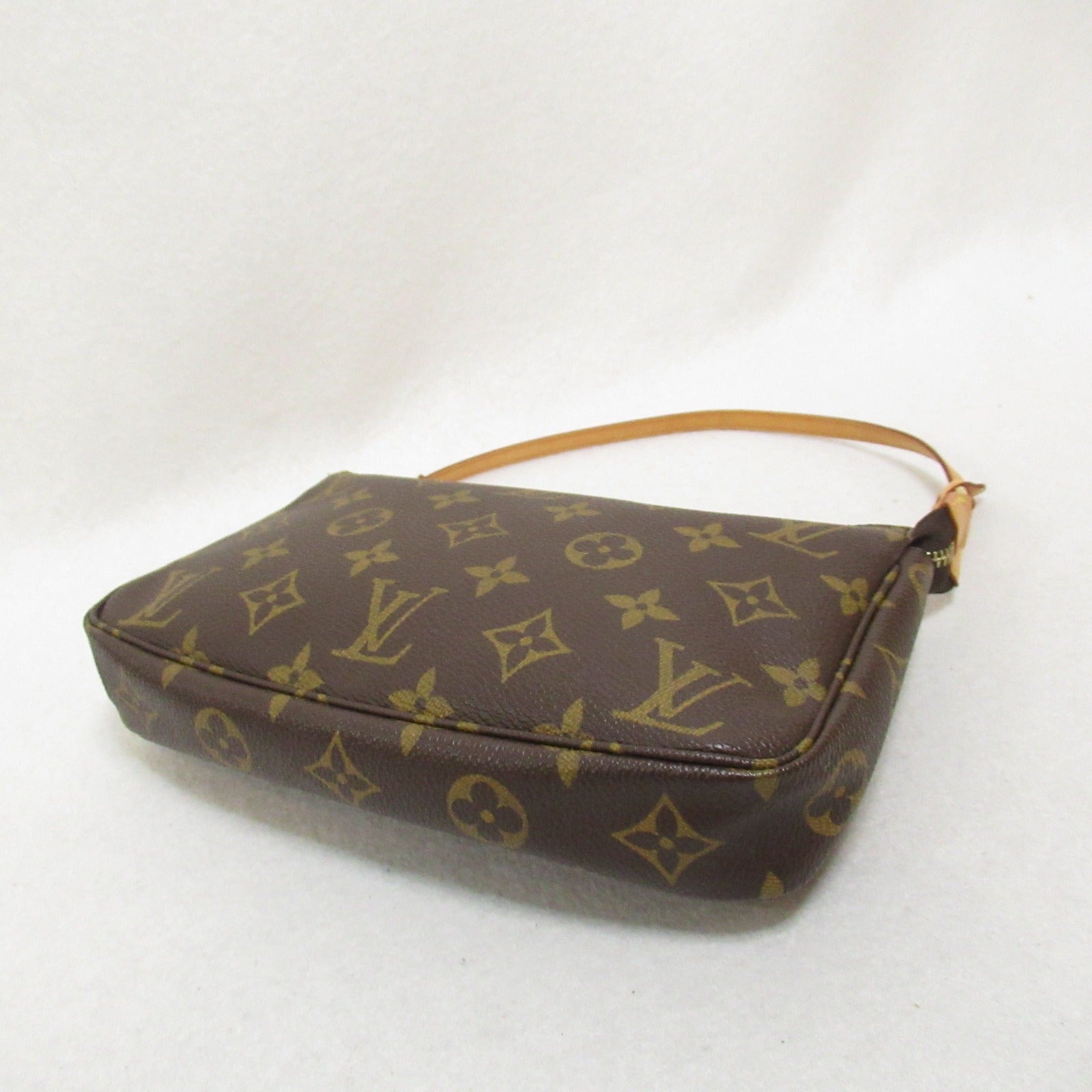 LOUIS VUITTON Monogram Pochette Accessories金扣手拿包啡色
