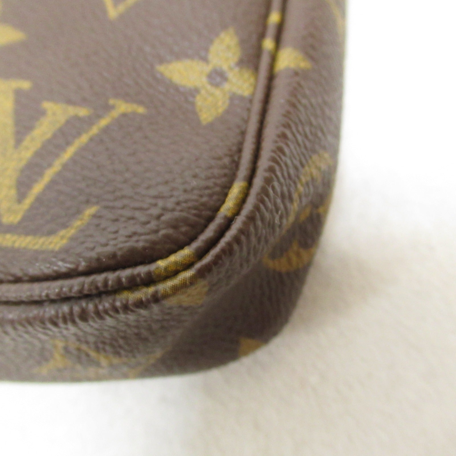 LOUIS VUITTON Monogram Pochette Accessories金扣手拿包啡色