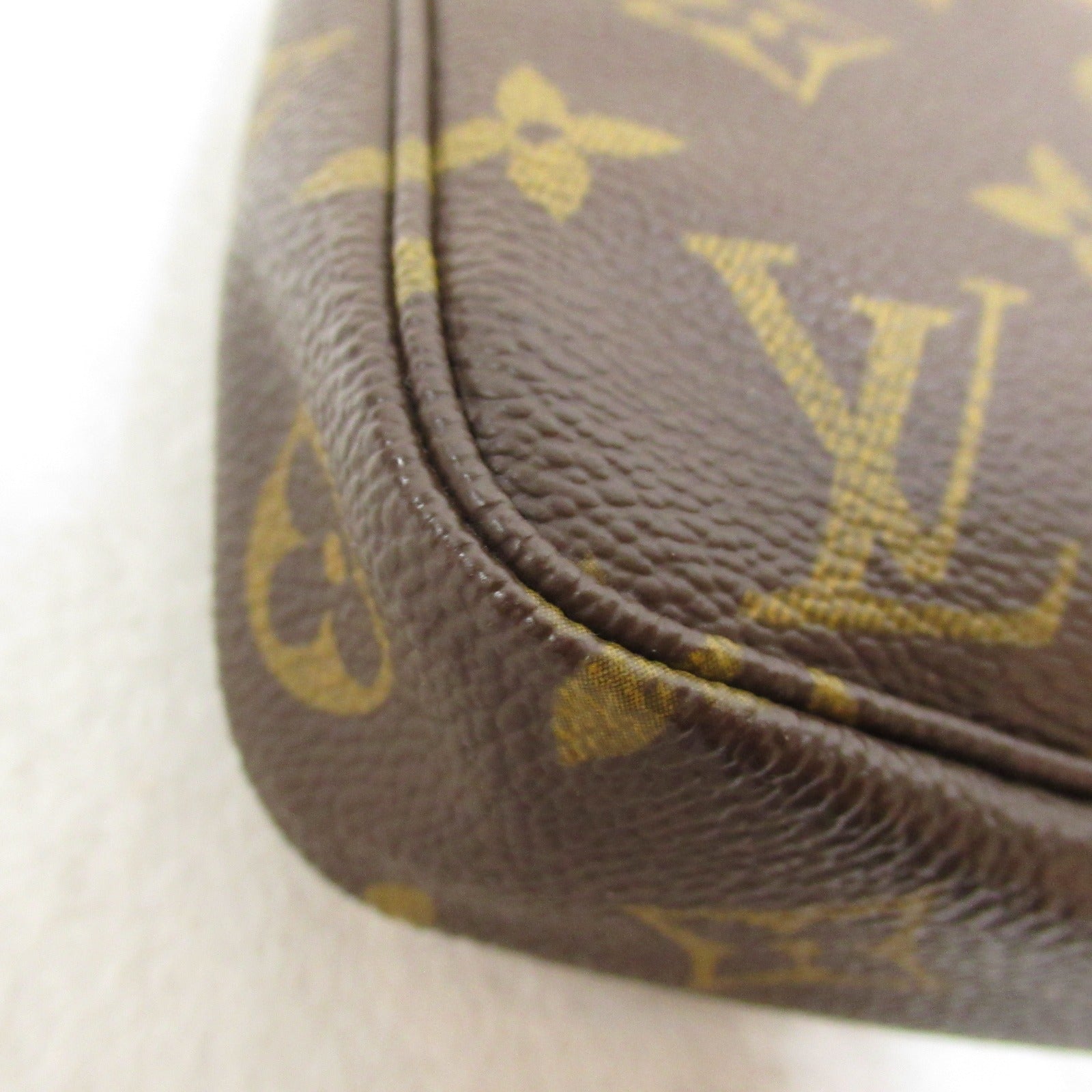 LOUIS VUITTON Monogram Pochette Accessories金扣手拿包啡色