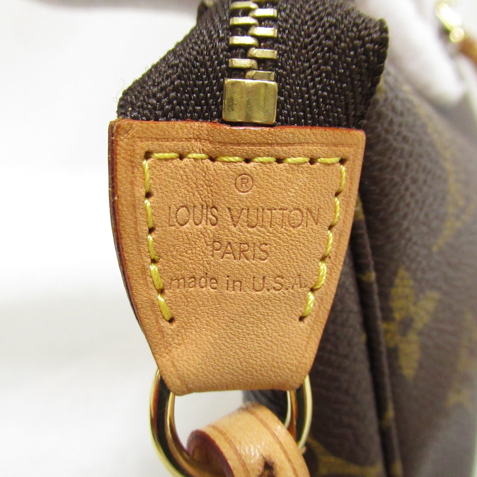 LOUIS VUITTON Monogram Pochette Accessories金扣手拿包啡色