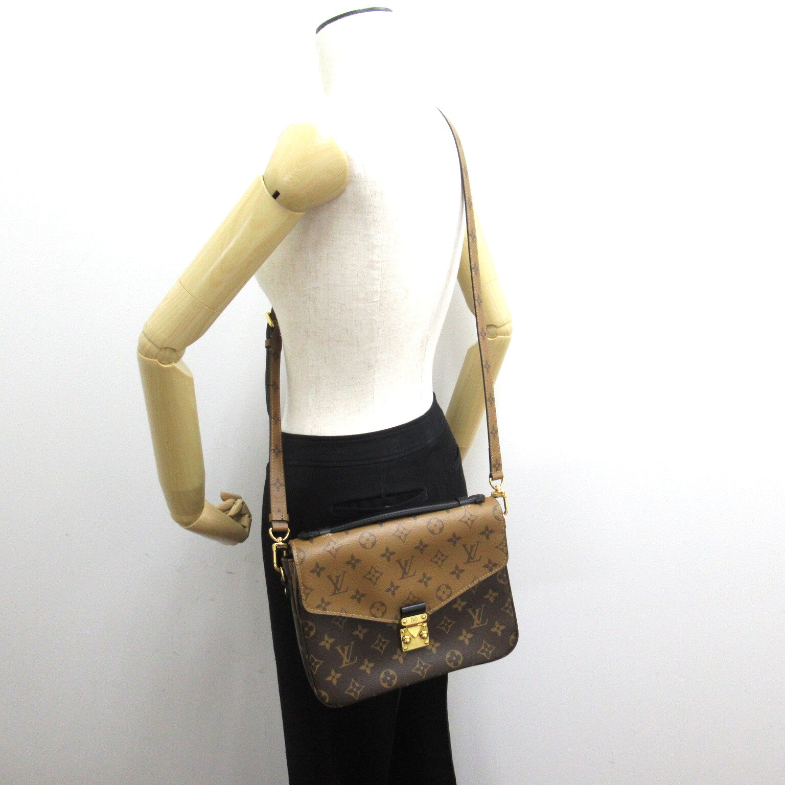 LOUIS VUITTON Monogram Reverse Pochette Métis金扣手挽肩背兩用袋啡色