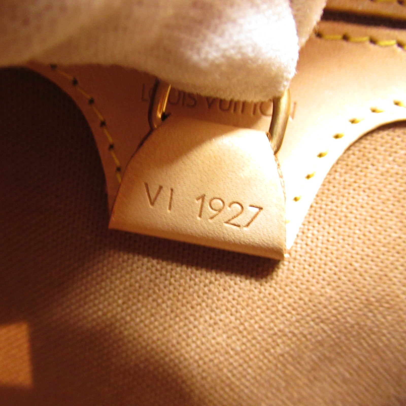 LOUIS VUITTON Monogram Ellipse PM金扣手挽袋啡色