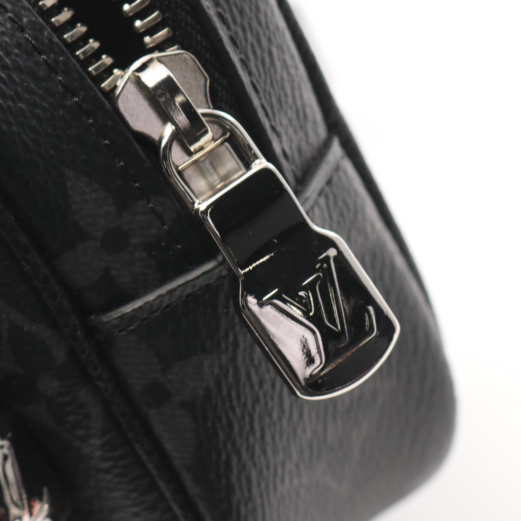 LOUIS VUITTON Taigalama Outdoor Pochette腰包/肩背袋