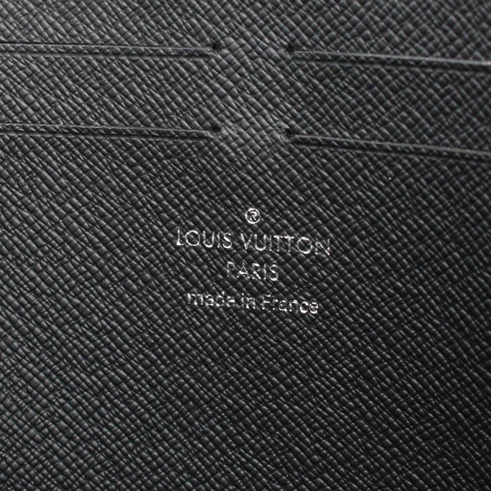 LOUIS VUITTON Monogram Eclipse Pochette Voyage MM銀扣手拿包