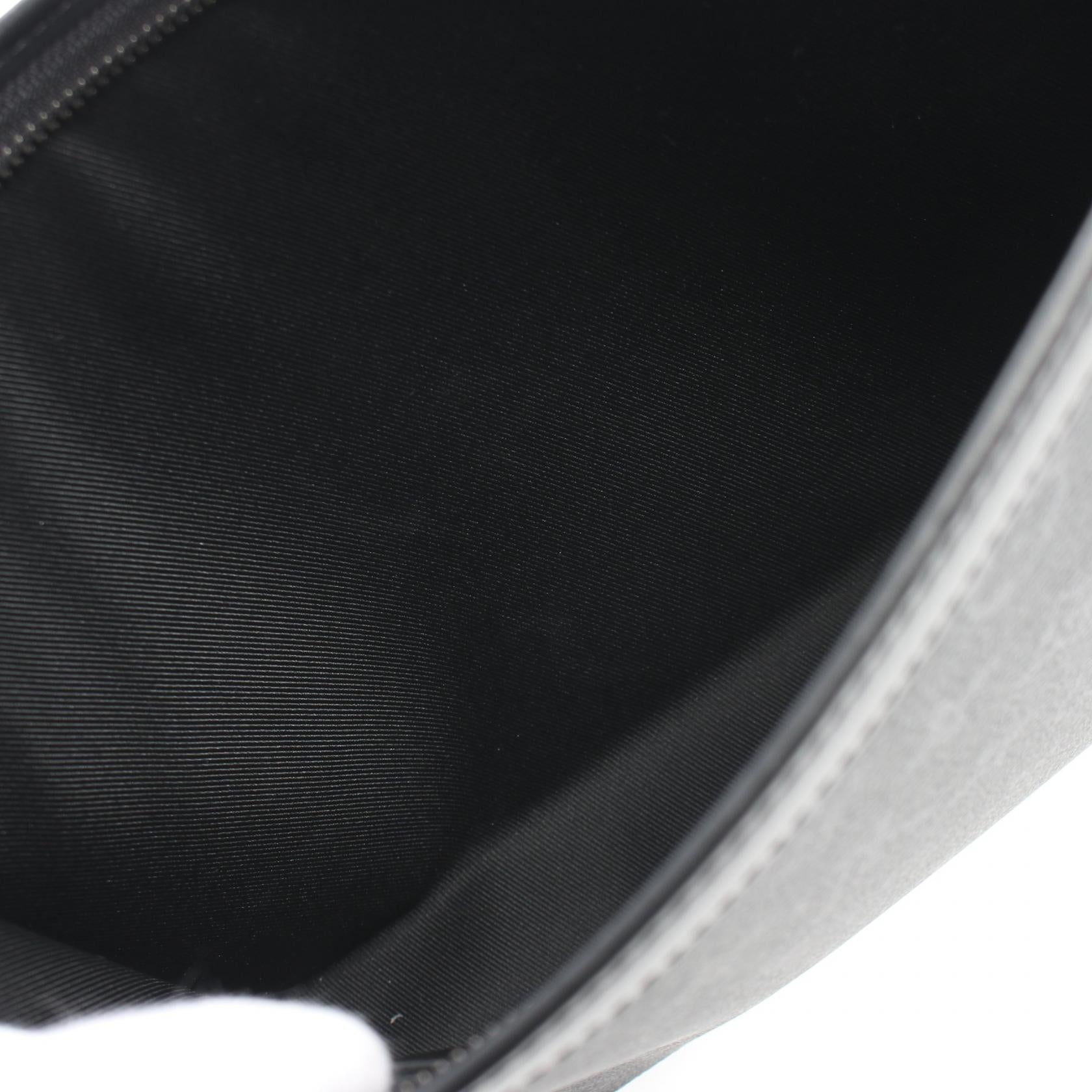 LOUIS VUITTON Monogram Eclipse Pochette Voyage MM銀扣手拿包