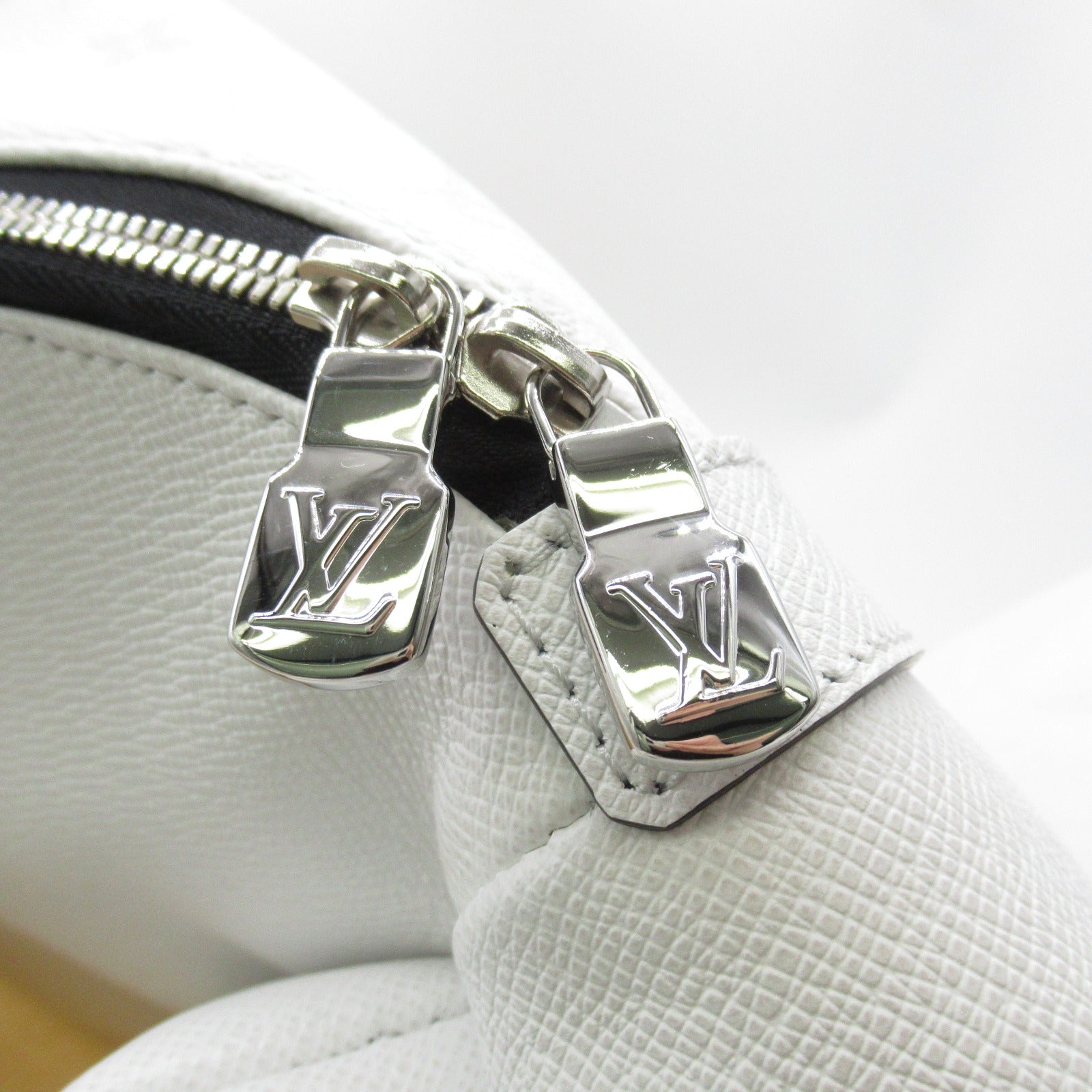 LOUIS VUITTON Taigarama Discovery Backpack背包白色