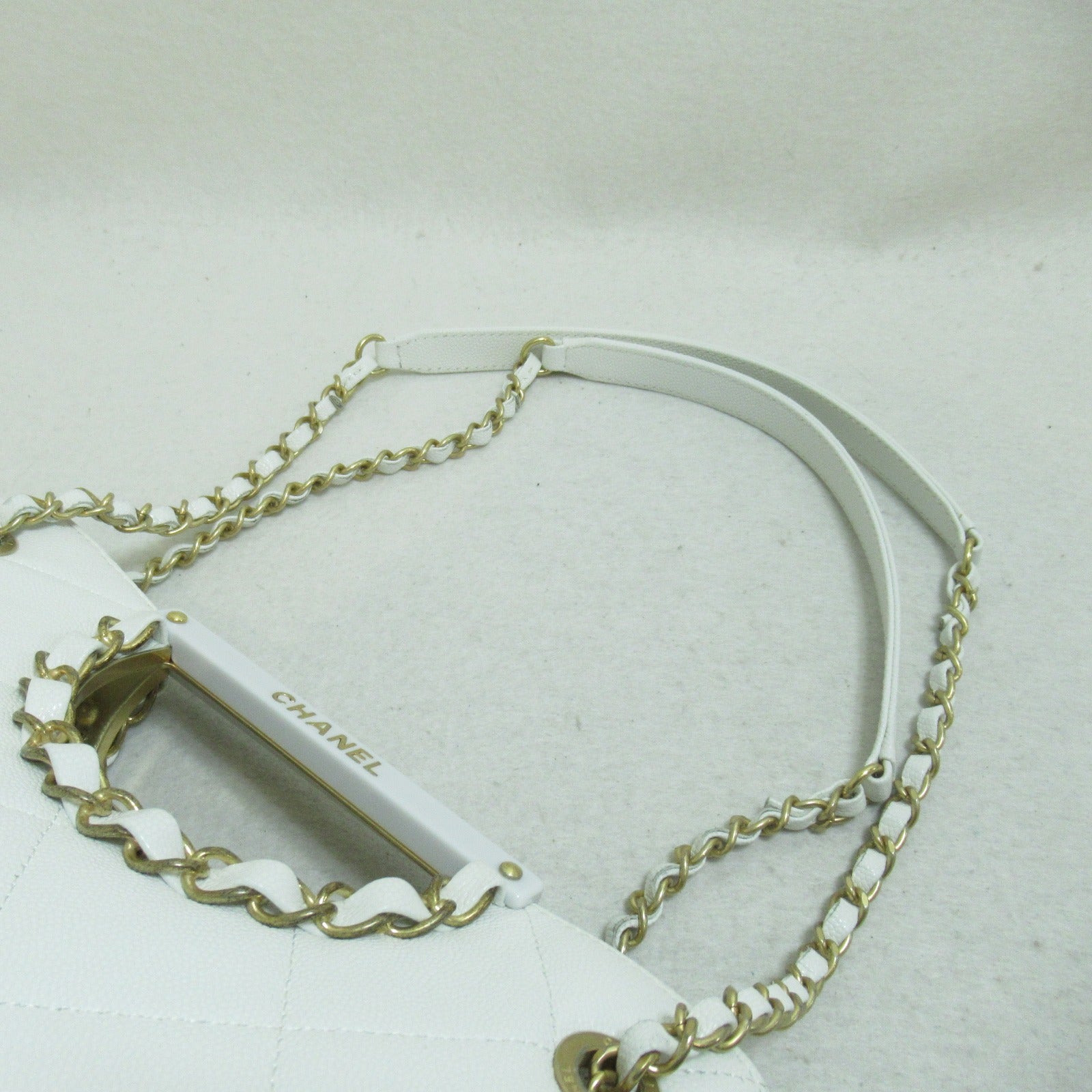 CHANEL **【激減優惠】牛皮皮革Chain Shoulder金扣肩背袋白色