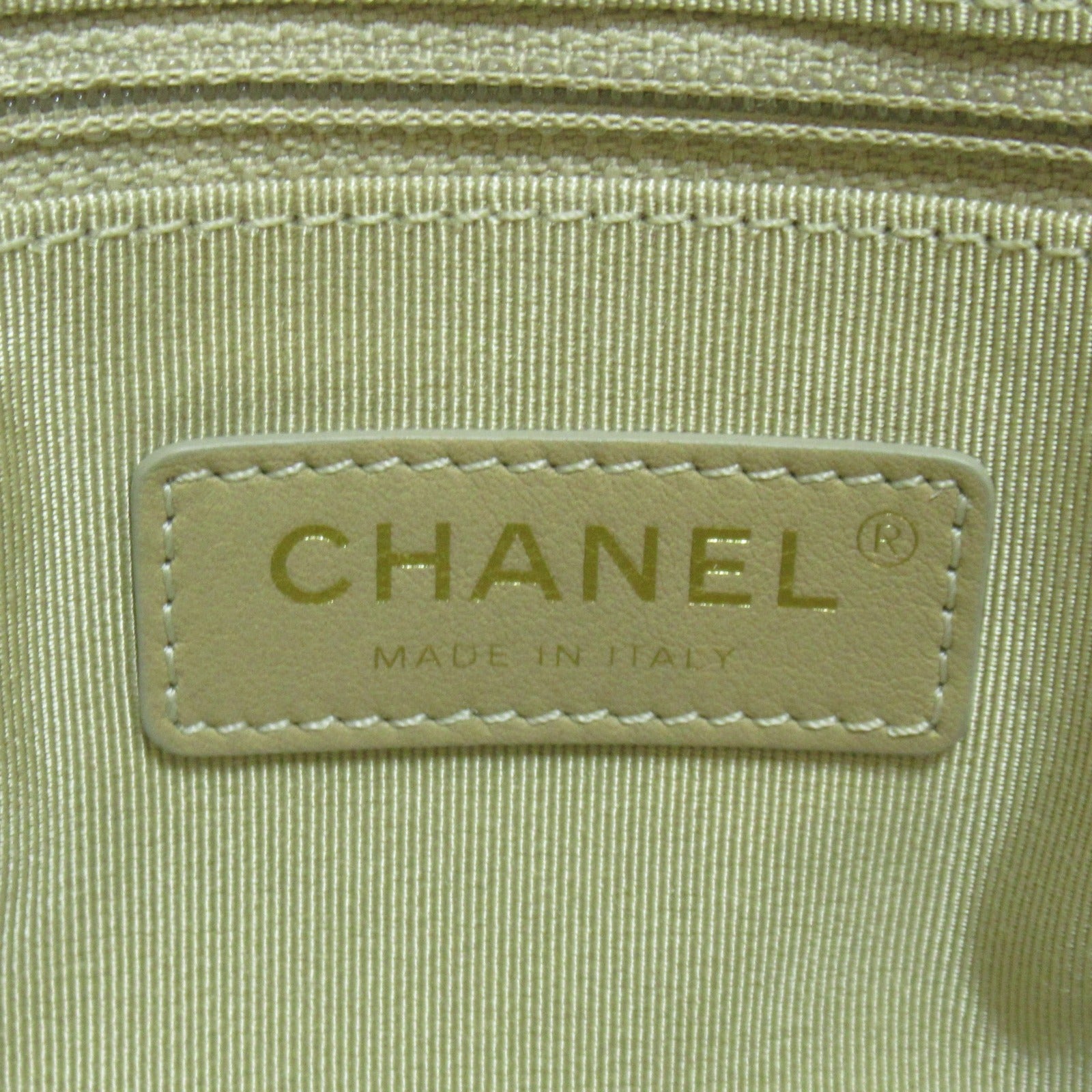 CHANEL **【激減優惠】牛皮皮革Chain Shoulder金扣肩背袋白色