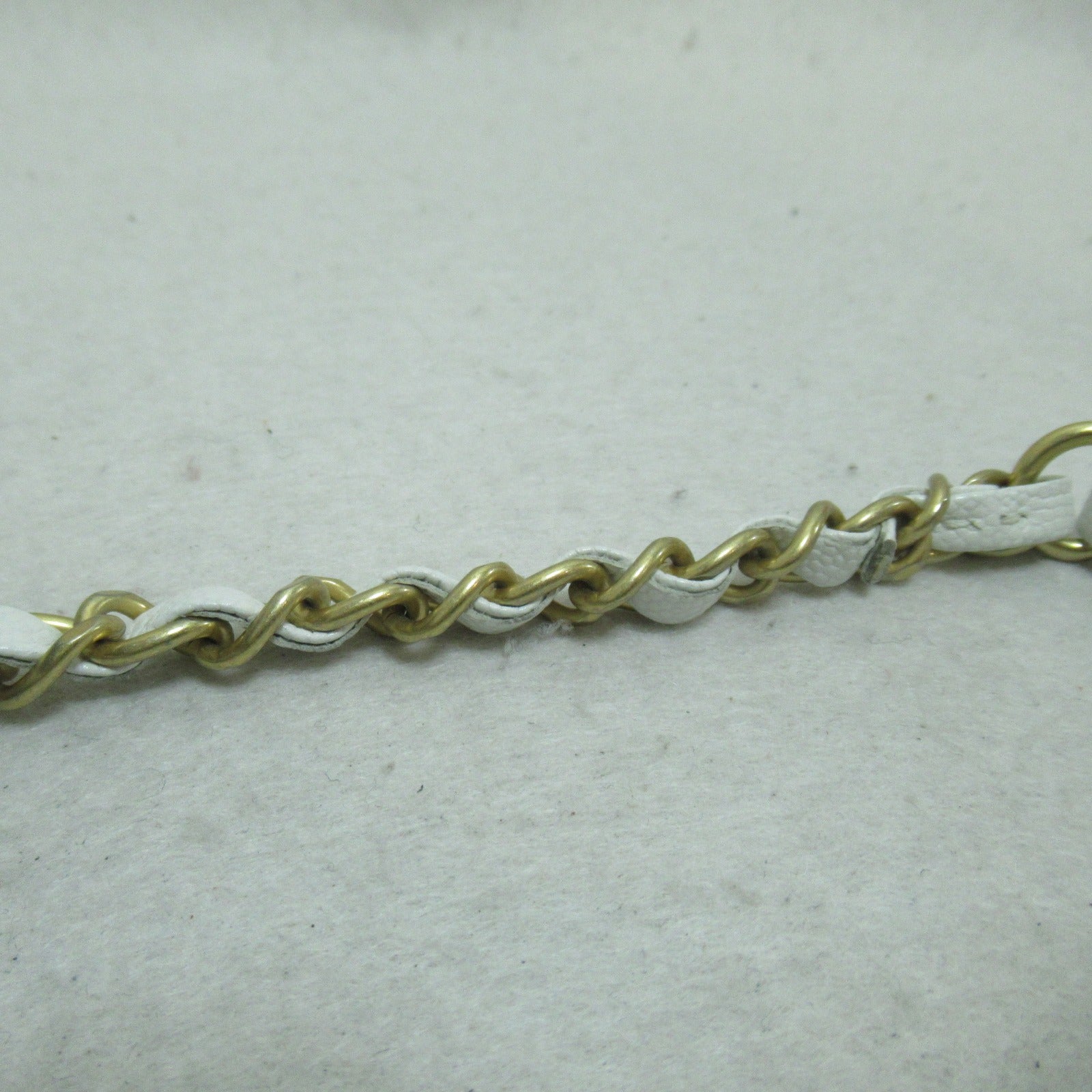 CHANEL **【激減優惠】牛皮皮革Chain Shoulder金扣肩背袋白色