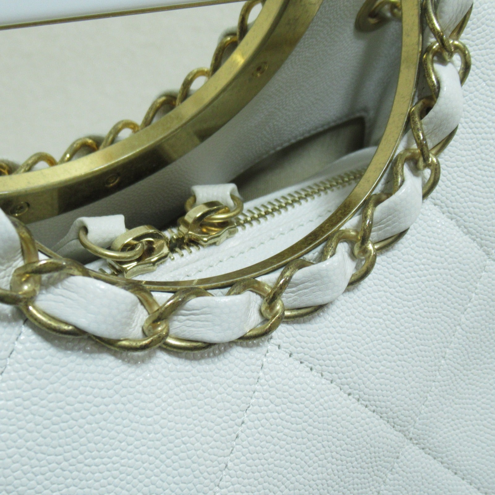 CHANEL **【激減優惠】牛皮皮革Chain Shoulder金扣肩背袋白色