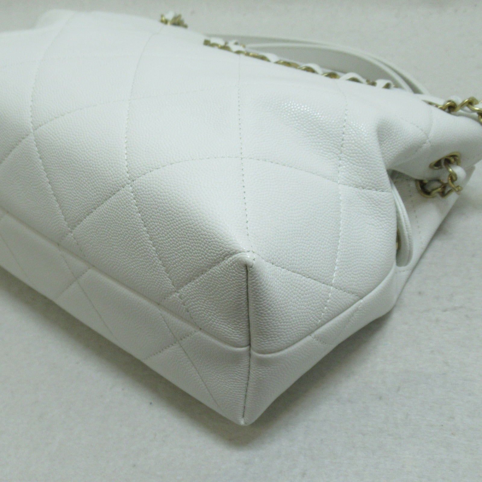 CHANEL **【激減優惠】牛皮皮革Chain Shoulder金扣肩背袋白色