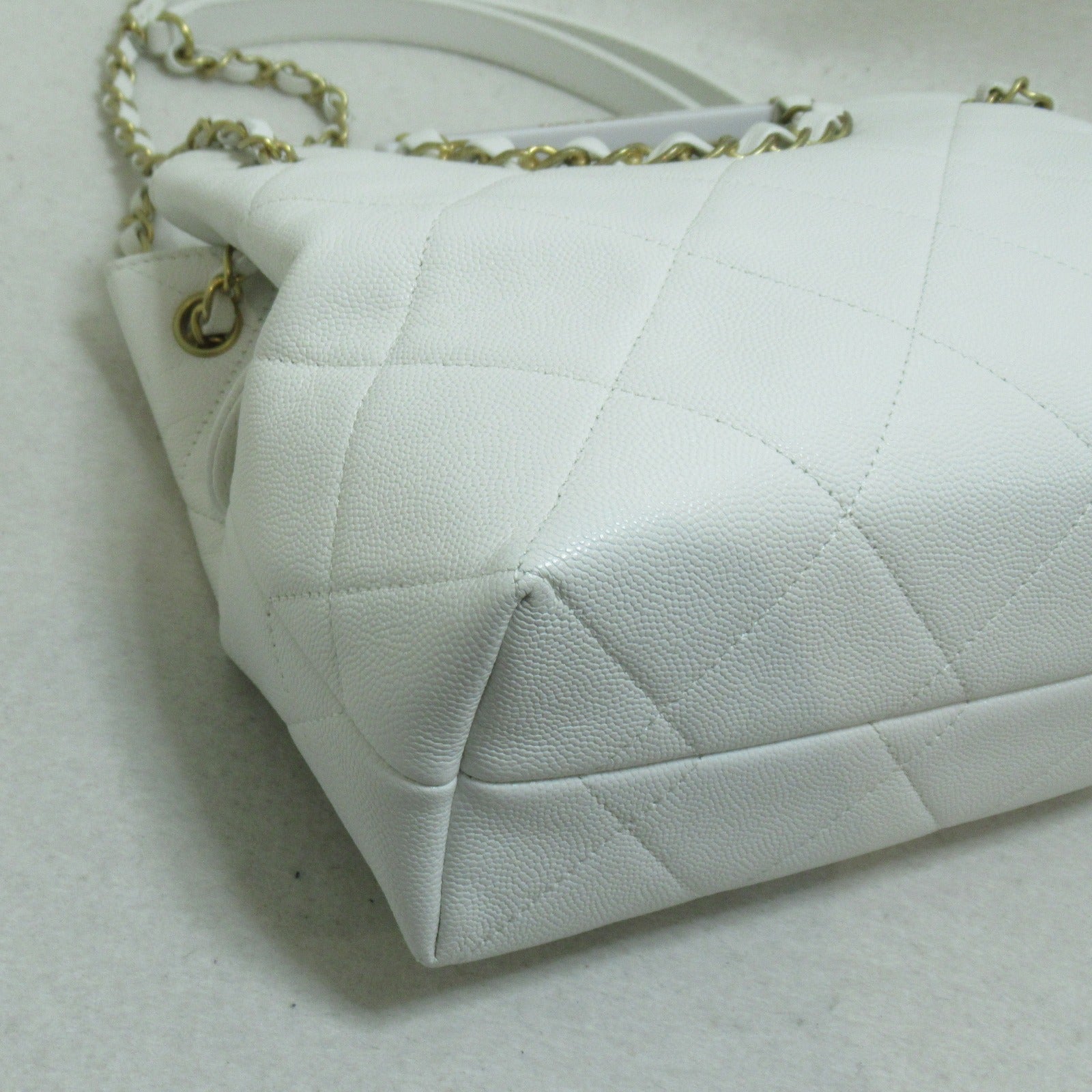 CHANEL **【激減優惠】牛皮皮革Chain Shoulder金扣肩背袋白色