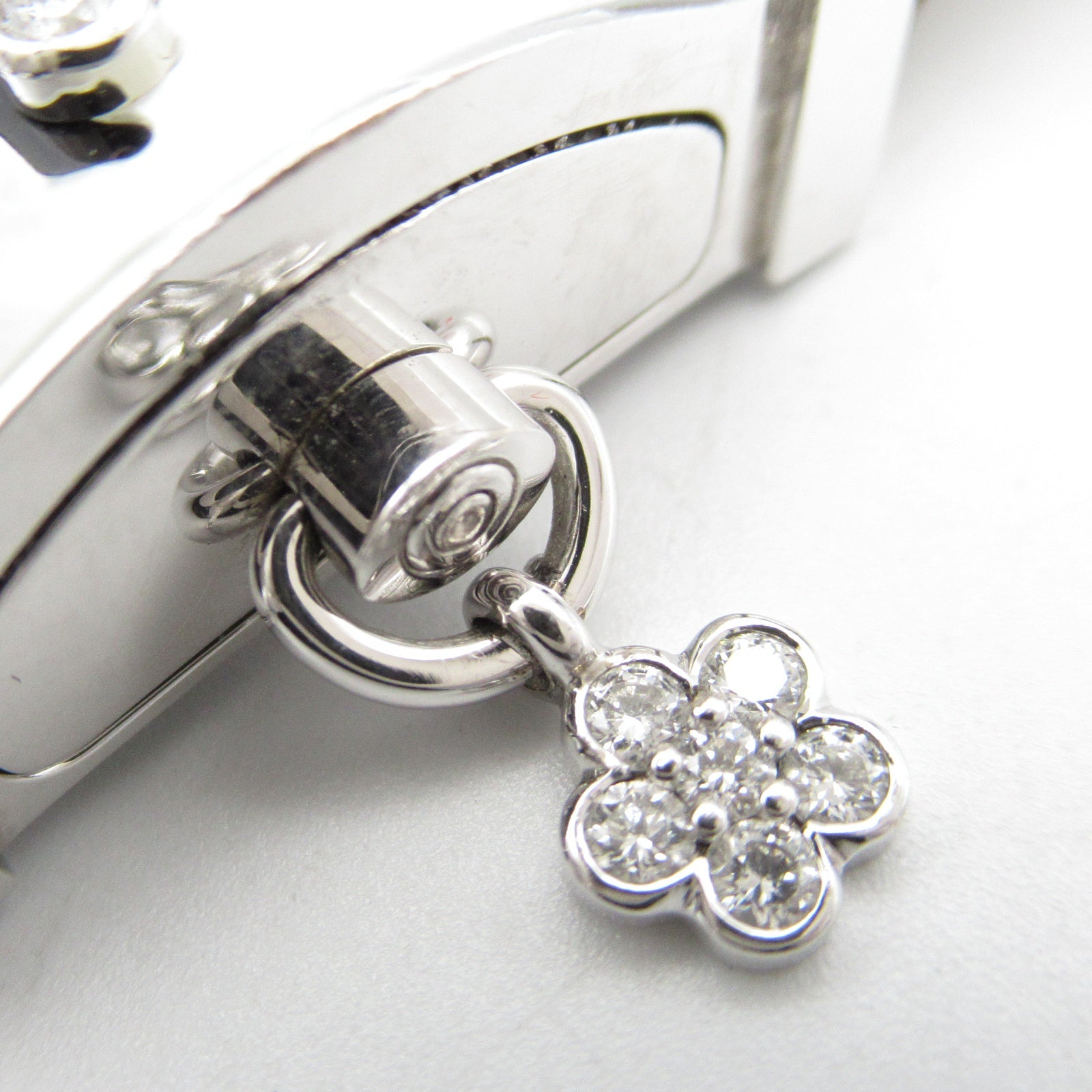 Van Cleef & Arpels Secret Wrist Watch 3386101