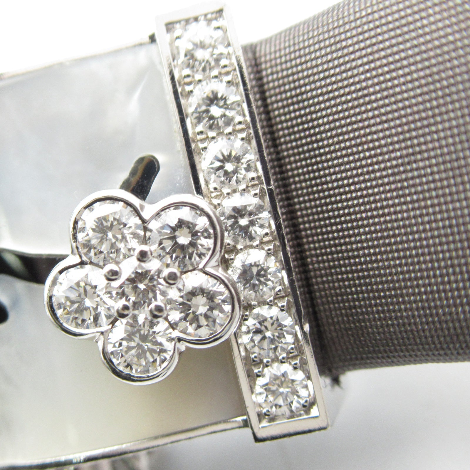Van Cleef & Arpels Secret Wrist Watch 3386101