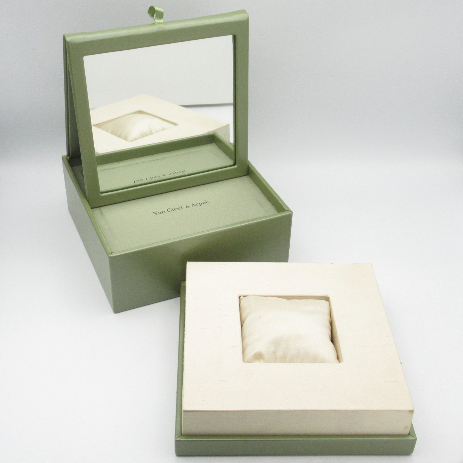 Van Cleef & Arpels Secret Wrist Watch 3386101