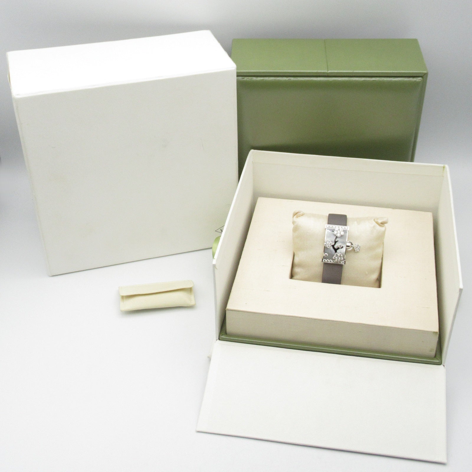Van Cleef & Arpels Secret Wrist Watch 3386101