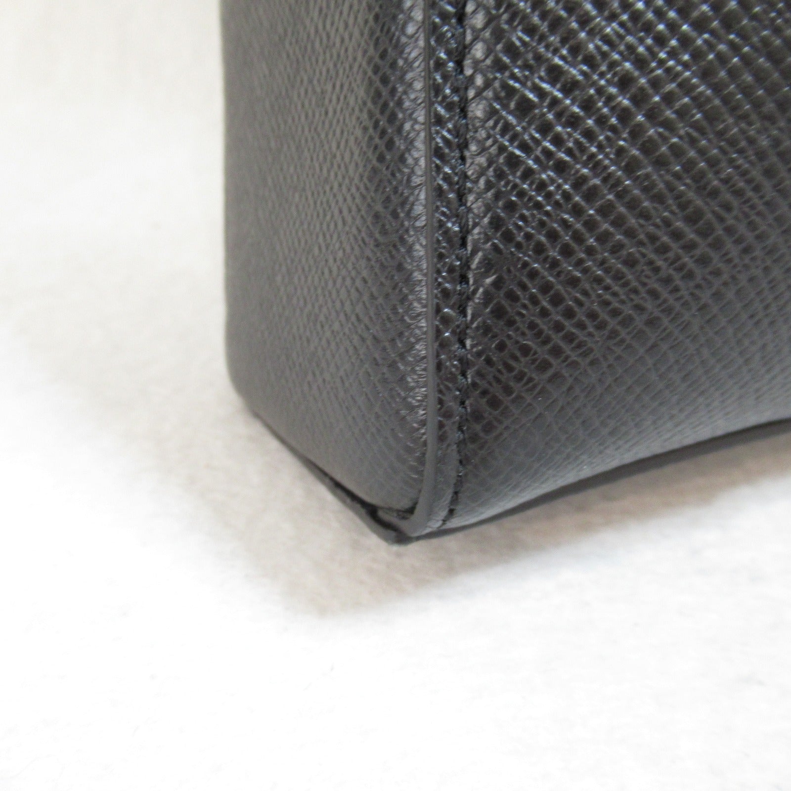 LOUIS VUITTON 【激減優惠】Taiga Vertical Tote銀扣手挽肩背兩用袋黑色