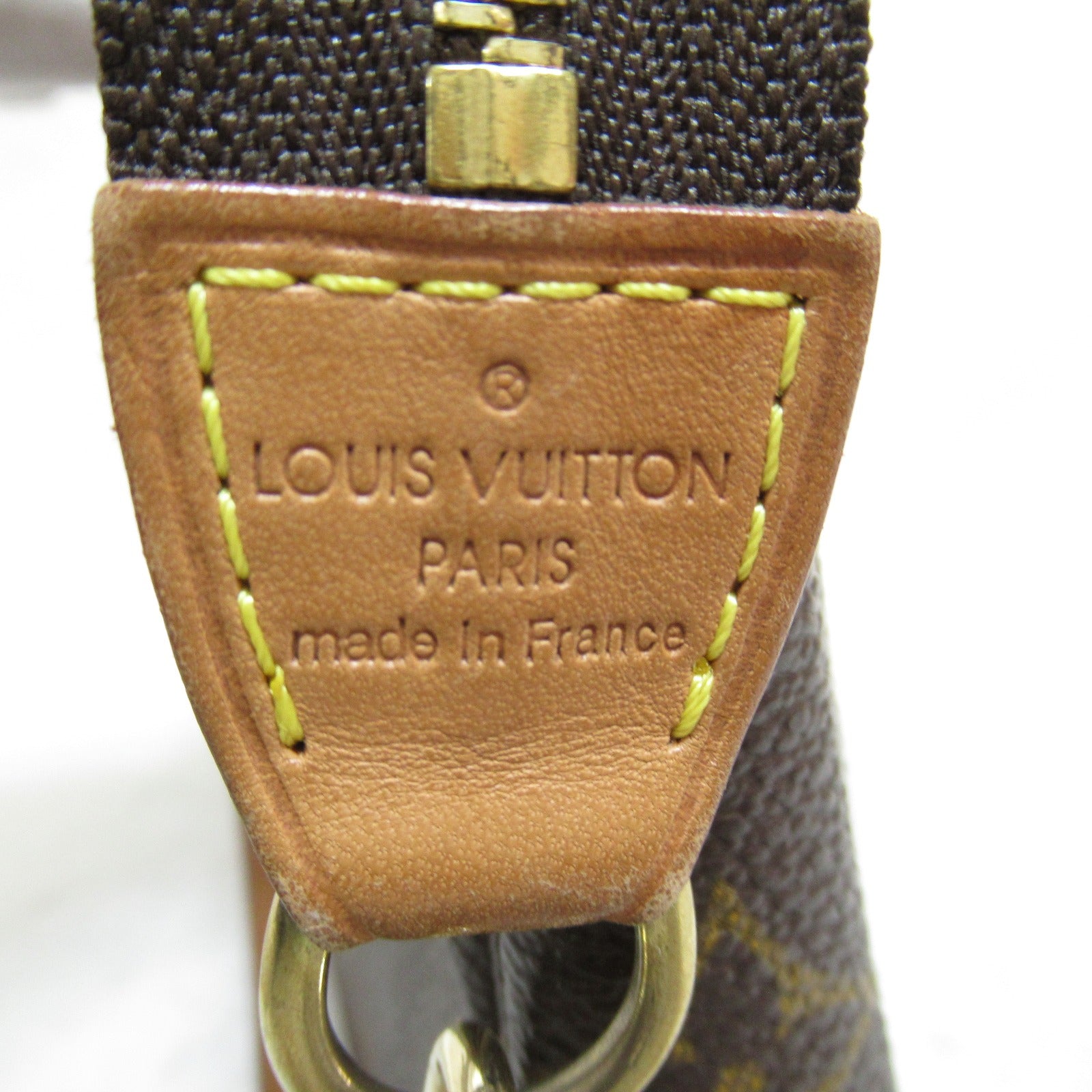 LOUIS VUITTON Monogram Pochette Accessories金扣手挽袋啡色