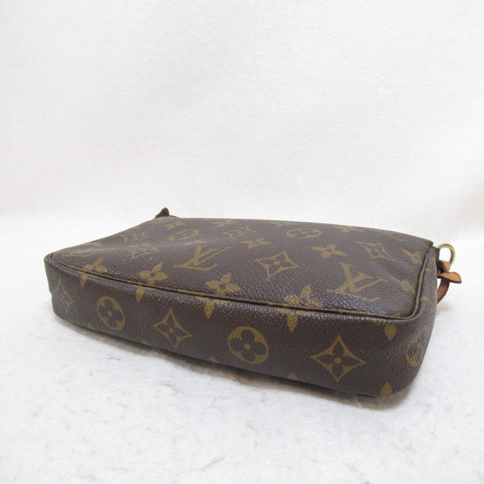 LOUIS VUITTON Monogram Pochette Accessories金扣手挽袋啡色