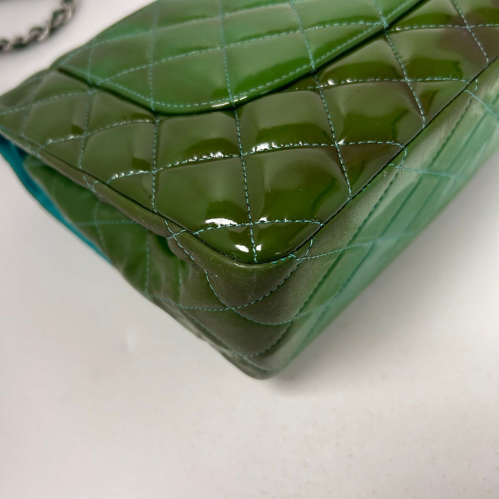 CHANEL 【清倉大減價】菱格漆皮皮革Jumbo銀扣鏈帶肩背袋綠色
