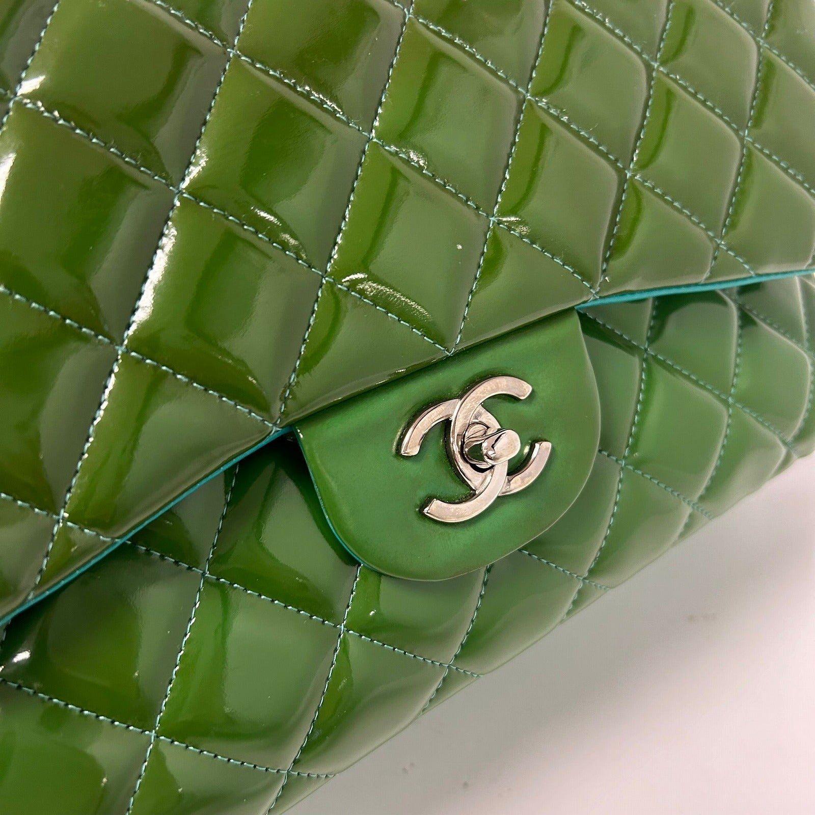 CHANEL 【清倉大減價】菱格漆皮皮革Jumbo銀扣鏈帶肩背袋綠色