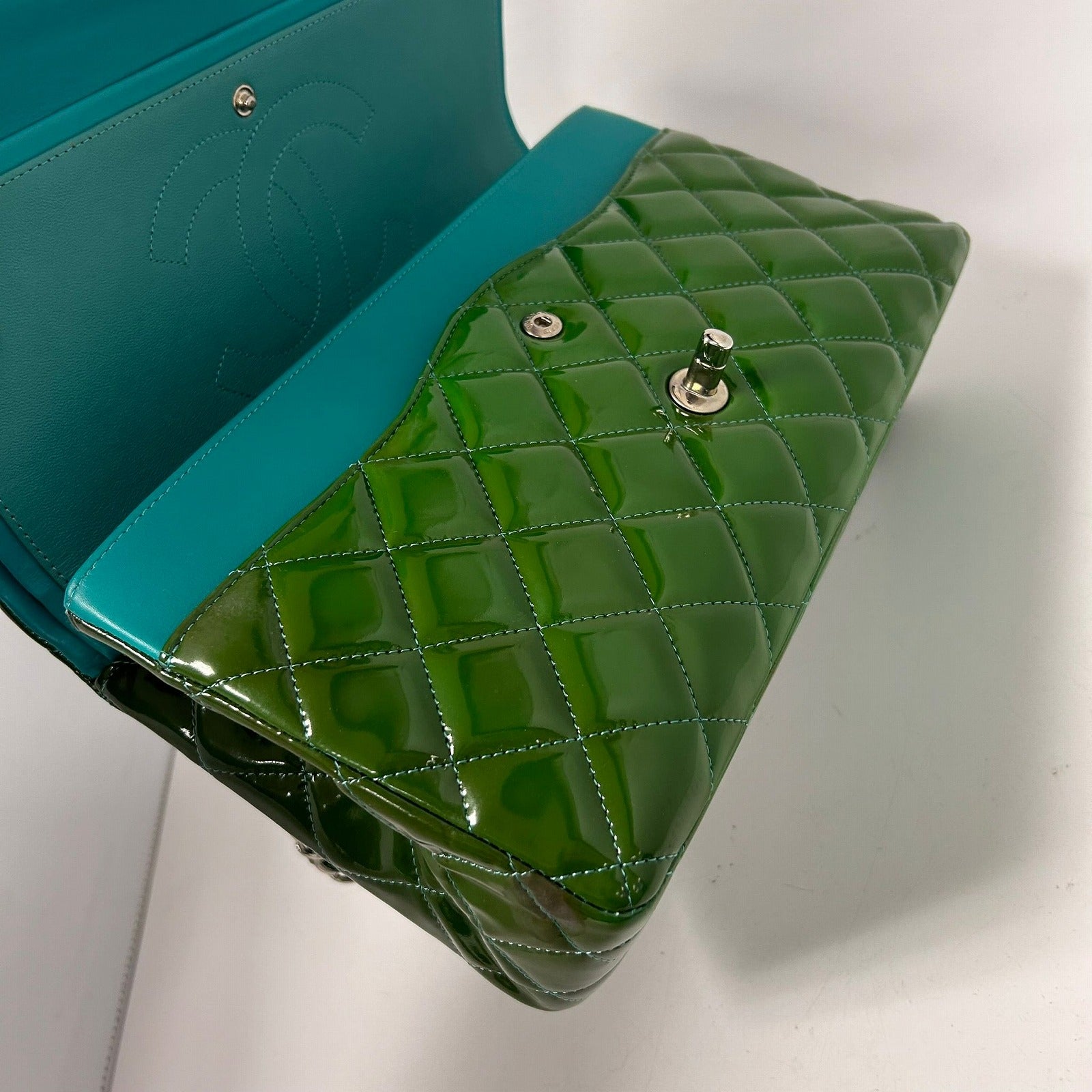 CHANEL 【清倉大減價】菱格漆皮皮革Jumbo銀扣鏈帶肩背袋綠色