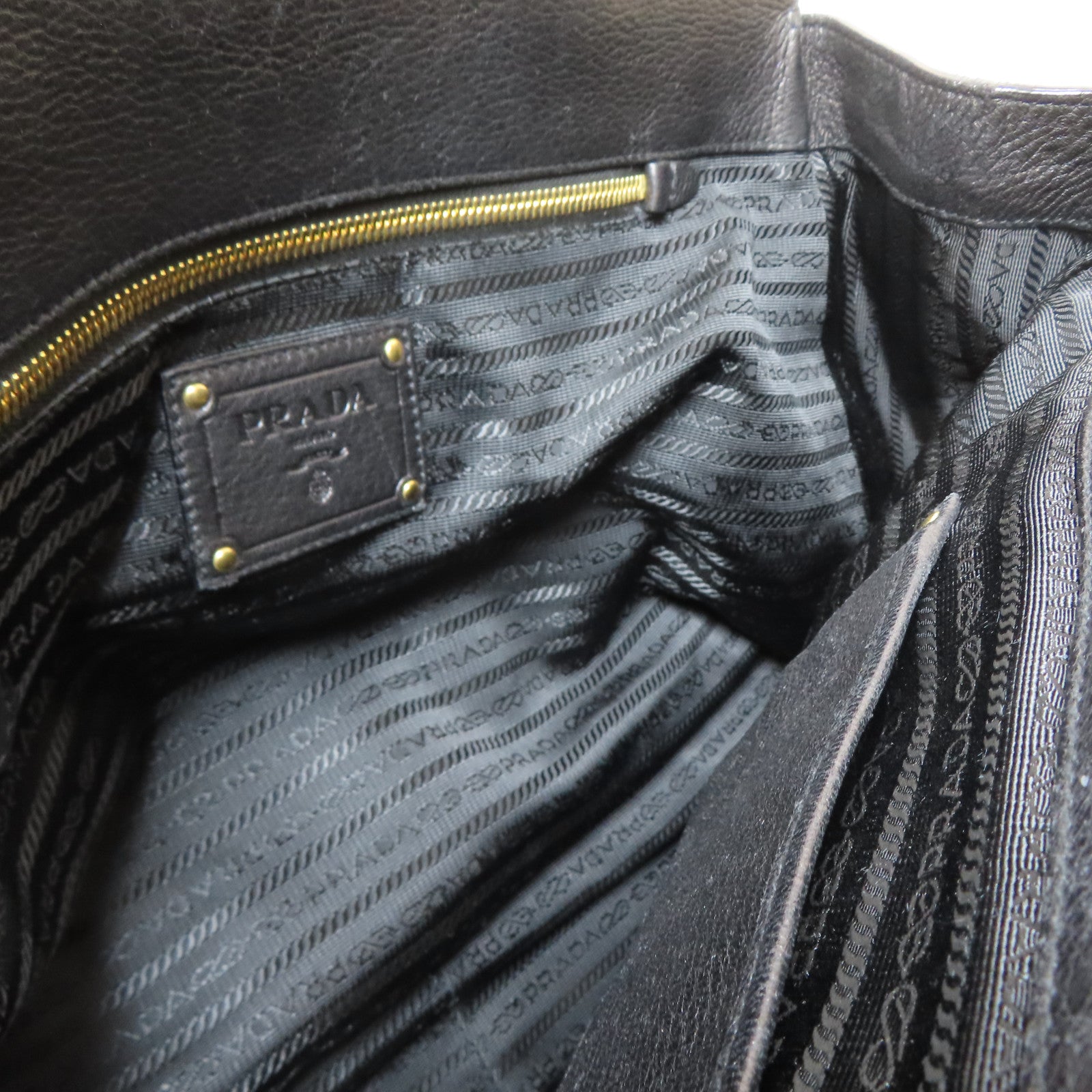 PRADA 【激減優惠】鹿皮皮革Handbag金扣手挽袋黑色