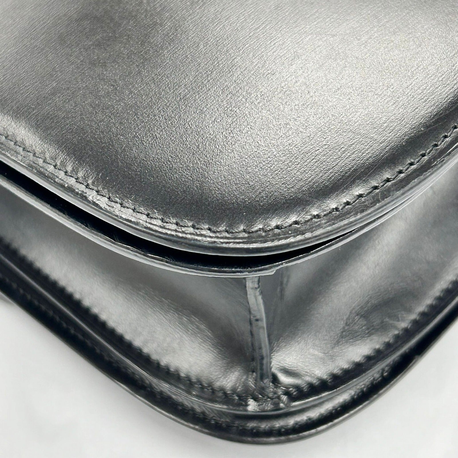 CELINE 牛皮皮革Medium Classic Box金扣肩背袋黑色