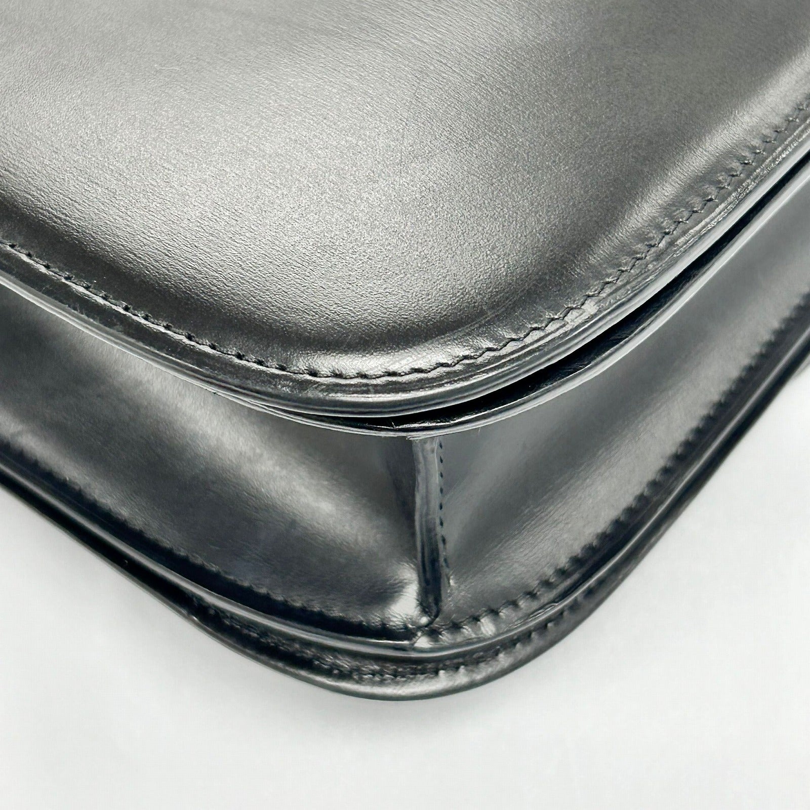 CELINE 牛皮皮革Medium Classic Box金扣肩背袋黑色