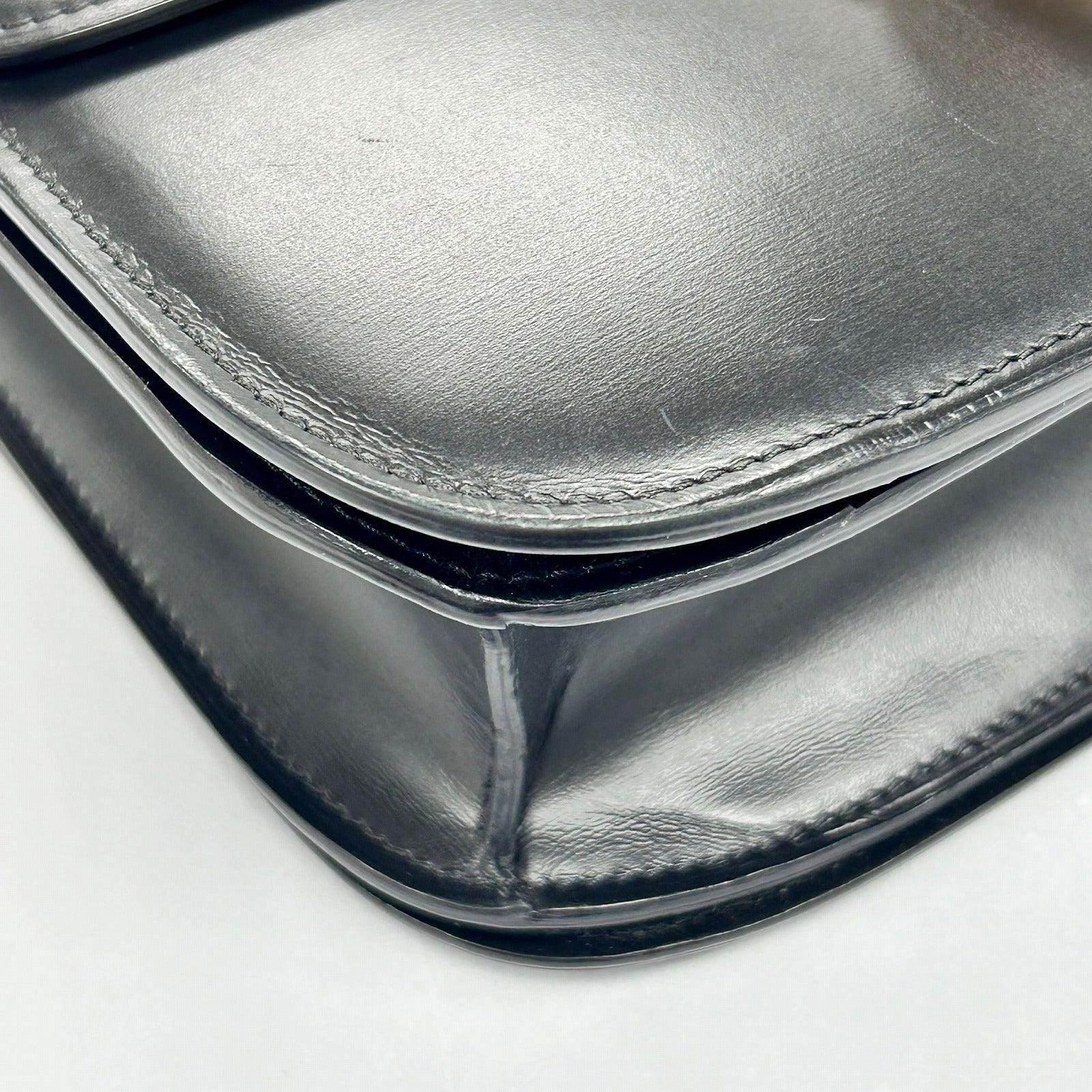 CELINE 牛皮皮革Medium Classic Box金扣肩背袋黑色