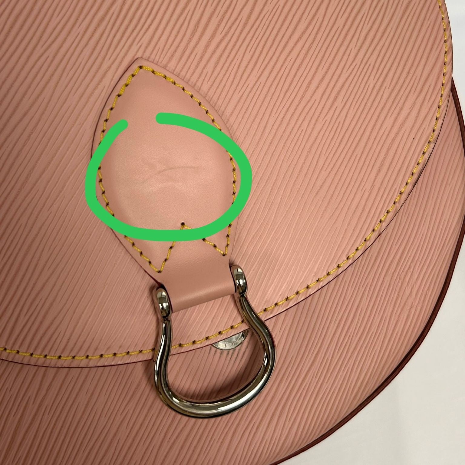 LOUIS VUITTON Epi Saint Cloud銀扣肩背袋