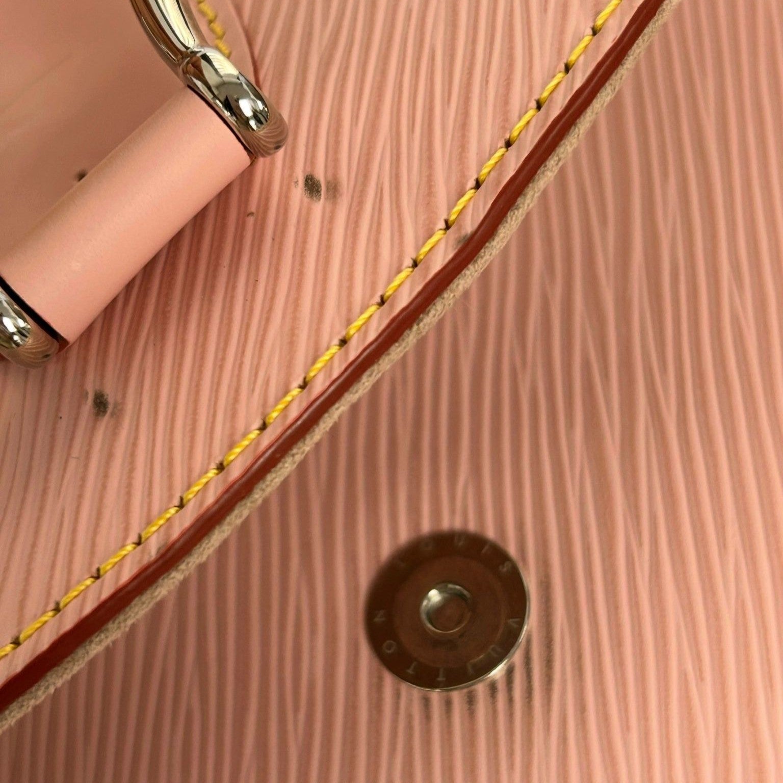 LOUIS VUITTON Epi Saint Cloud銀扣肩背袋