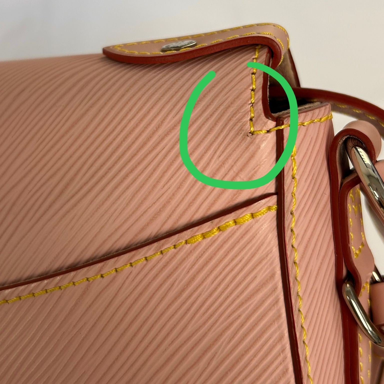 LOUIS VUITTON Epi Saint Cloud銀扣肩背袋