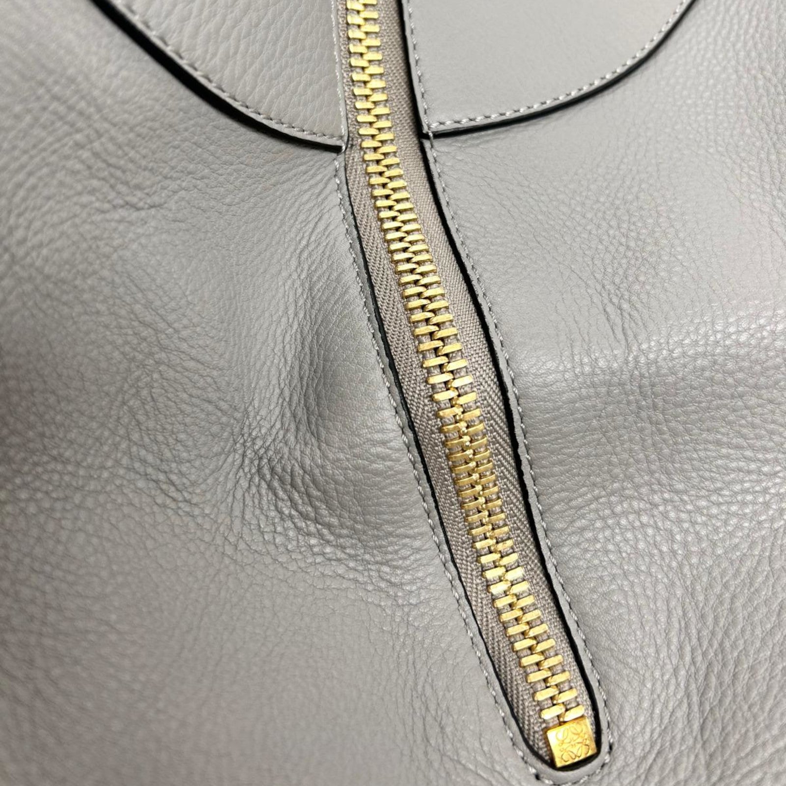 LOEWE 【清倉大減價】牛皮皮革Hammock金扣手挽肩背兩用袋黑色/灰色