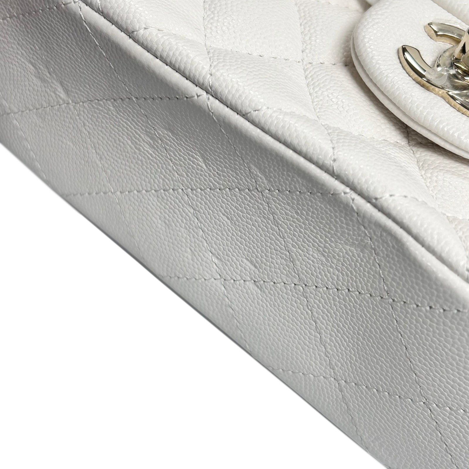 CHANEL 菱格Caviar皮革Classic Flap 23金扣鏈帶肩背袋白色