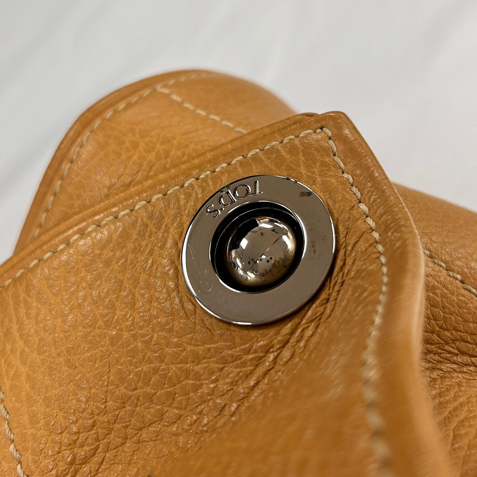 TOD'S 【激減優惠】牛皮皮革Shoulder Bag銀扣肩背袋泥黃色