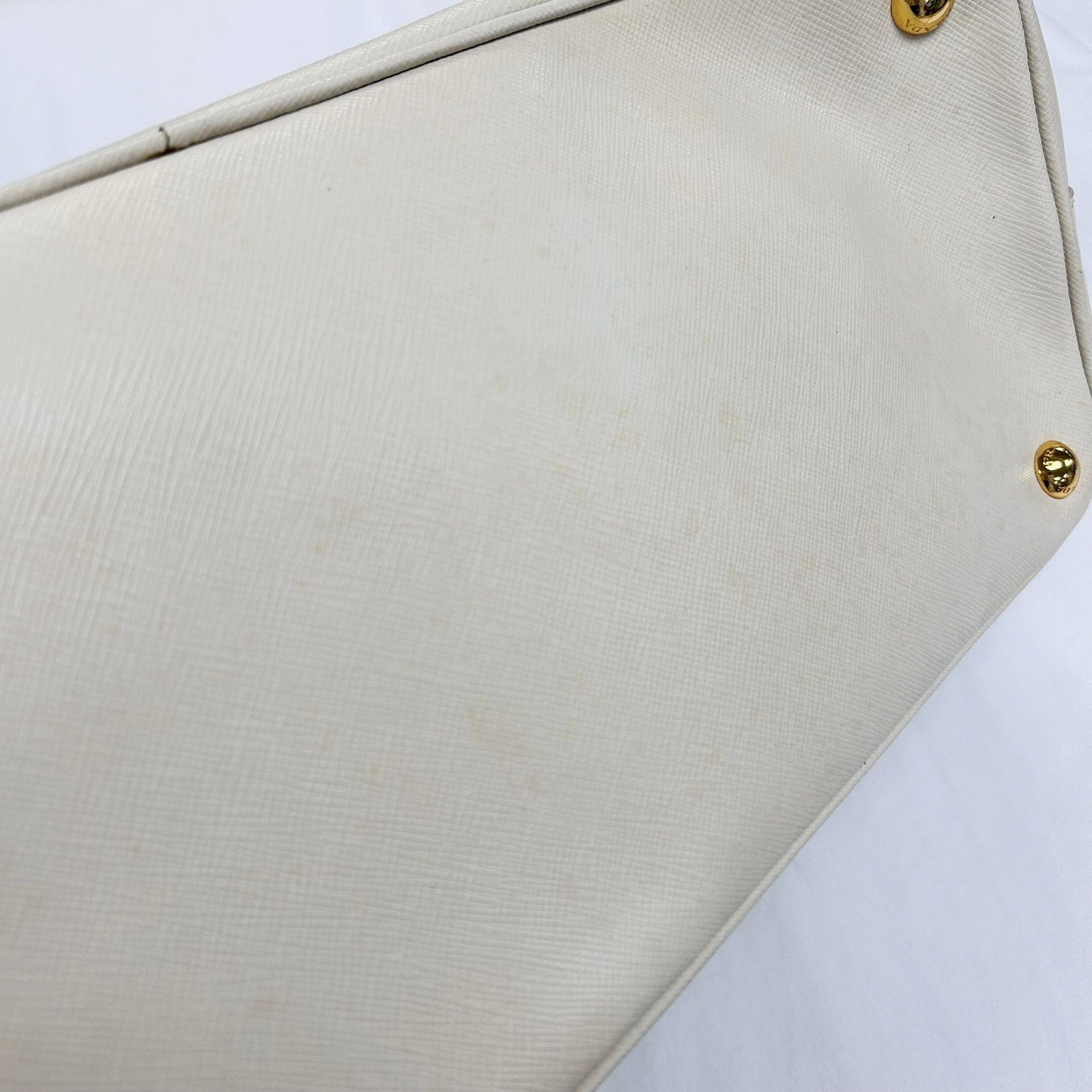 PRADA Saffiano皮革Killer Handbag金扣手挽袋白色