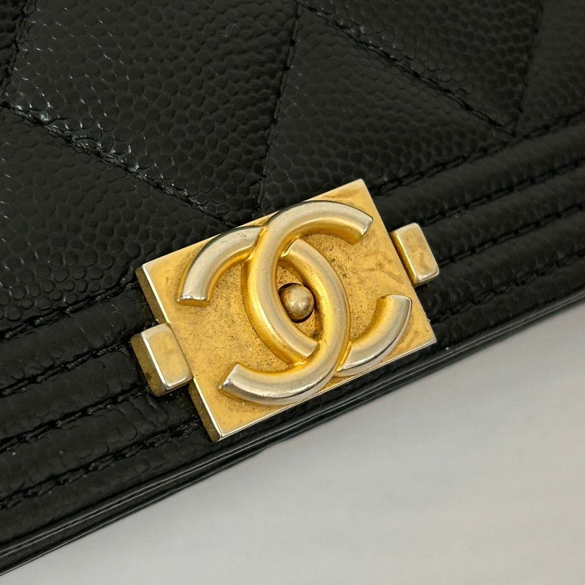 CHANEL 牛皮皮革WOC Wallet On Chain金扣鏈帶肩背袋