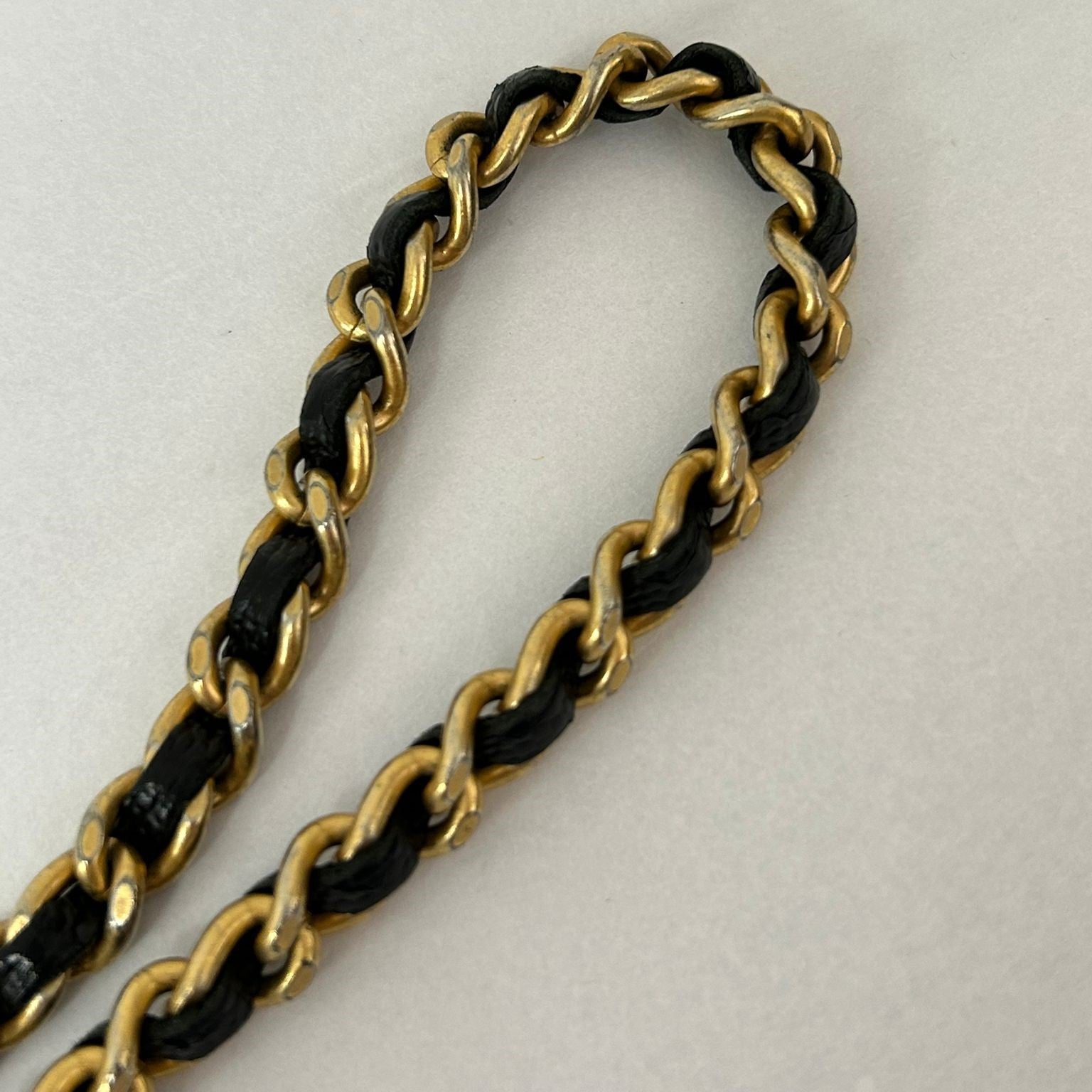 CHANEL 牛皮皮革WOC Wallet On Chain金扣鏈帶肩背袋