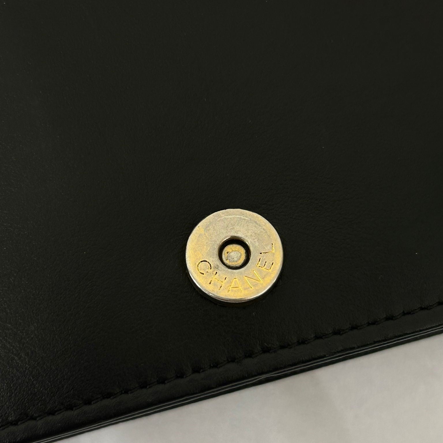 CHANEL 牛皮皮革WOC Wallet On Chain金扣鏈帶肩背袋