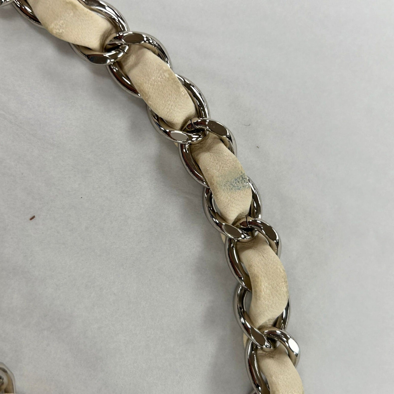 CHANEL 【激減優惠】粗花呢Chain Shoulder Bag銀扣肩背袋白色/黑色