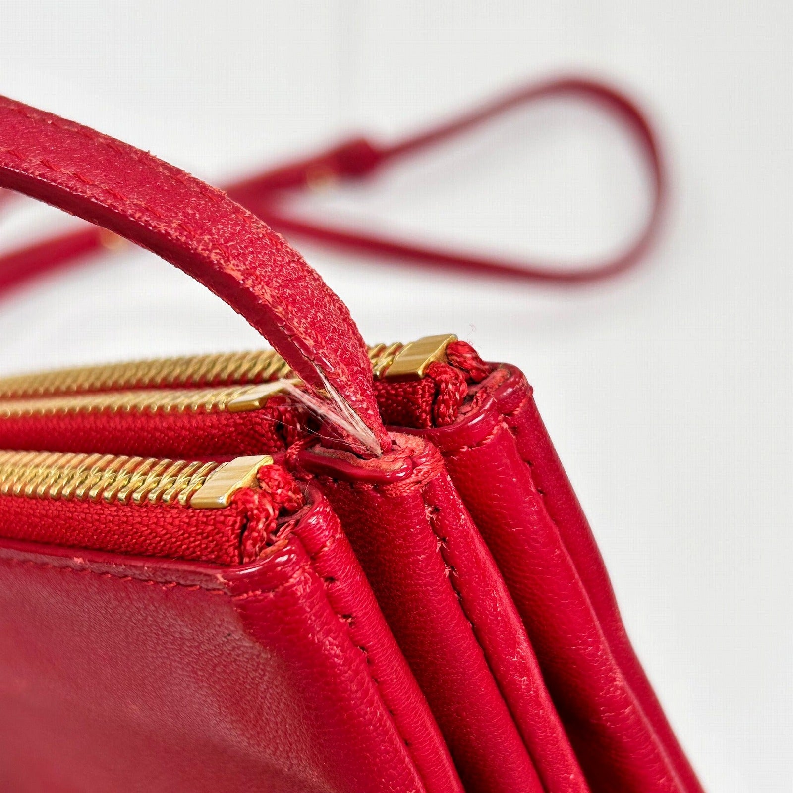 CELINE 【激減優惠】牛皮皮革Torio金扣肩背袋紅色