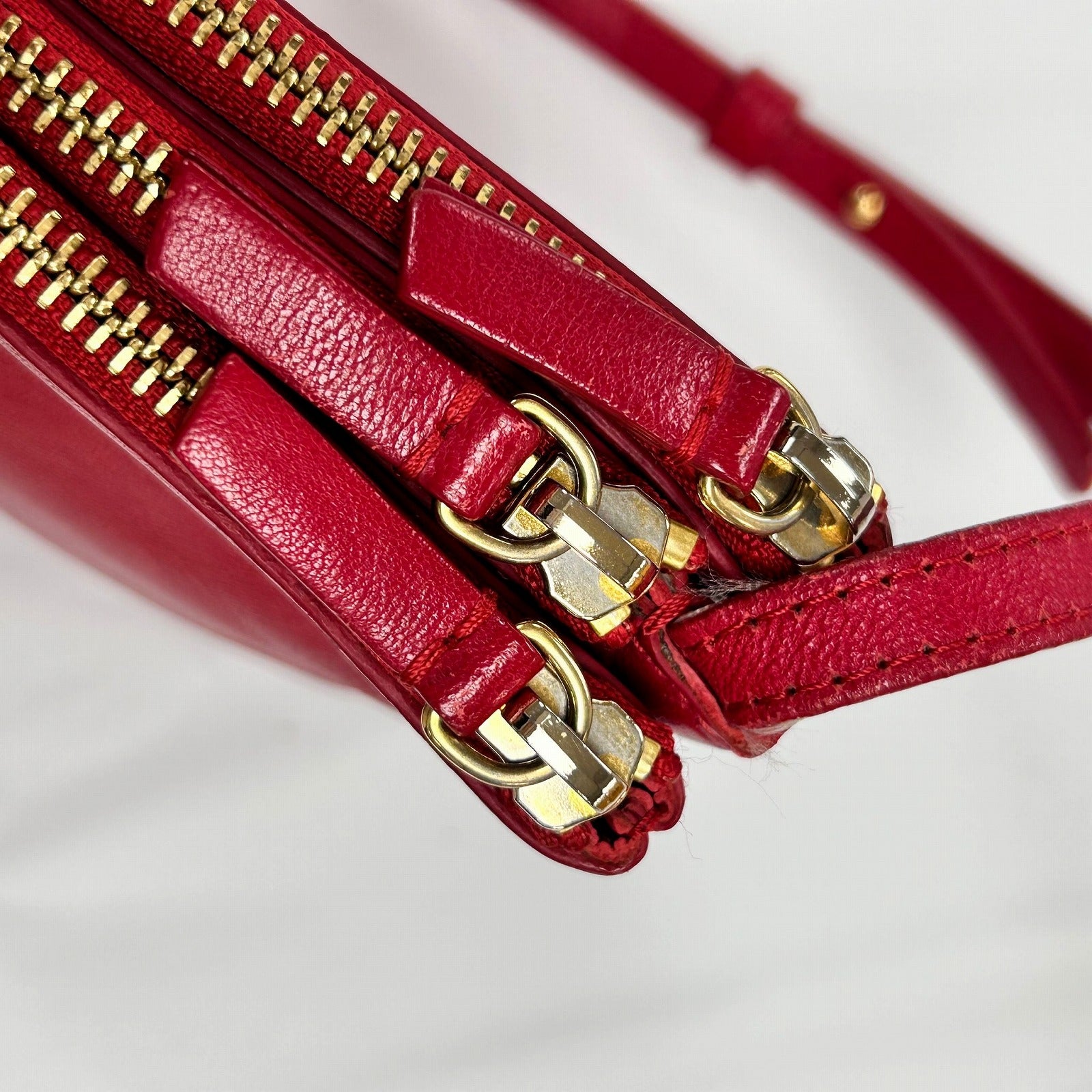CELINE 【激減優惠】牛皮皮革Torio金扣肩背袋紅色