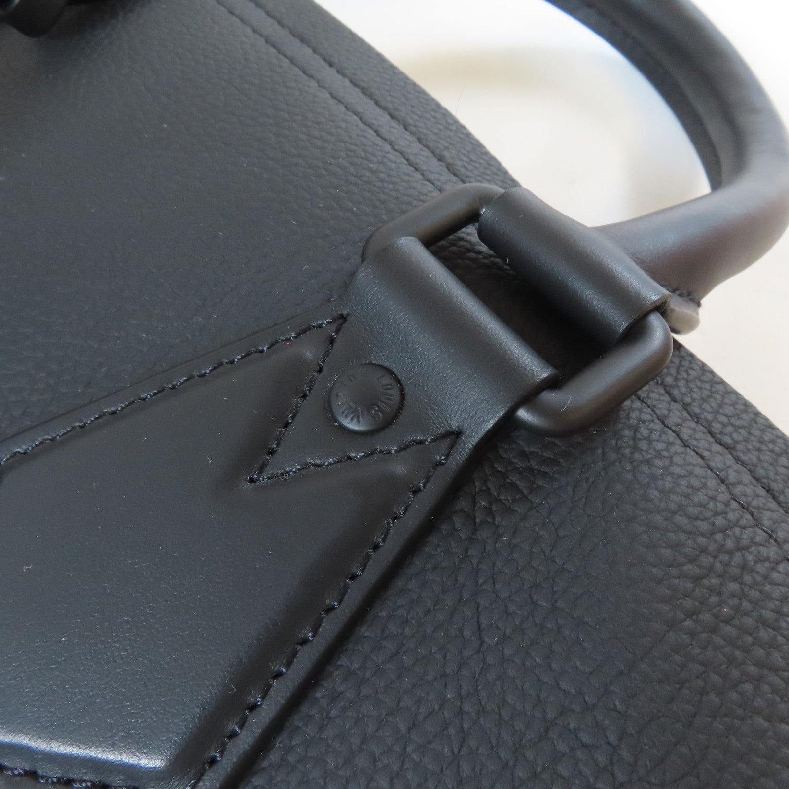 LOUIS VUITTON 【激減優惠】牛皮皮革Lock It黑扣手挽肩背兩用袋黑色