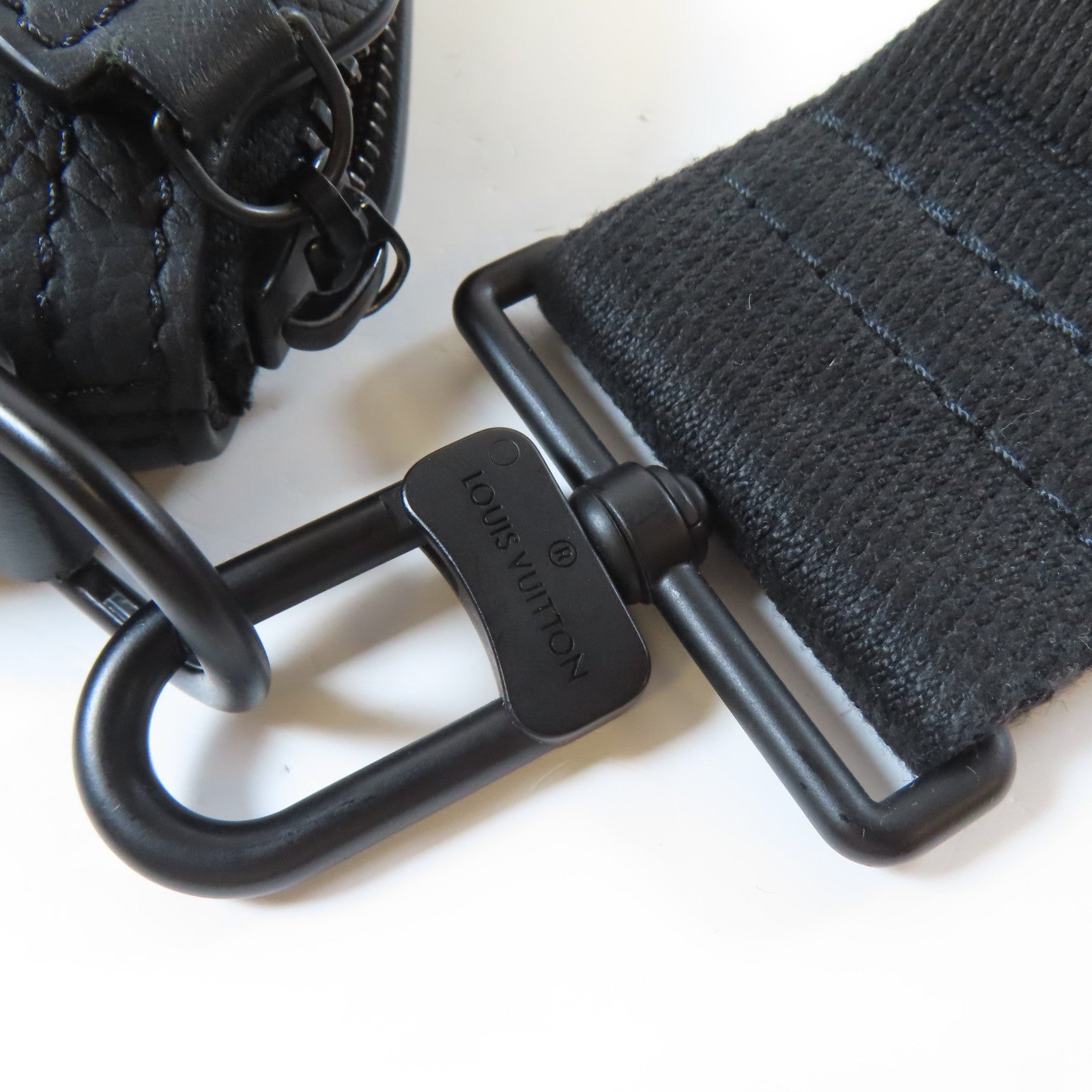 LOUIS VUITTON 【激減優惠】牛皮皮革Lock It黑扣手挽肩背兩用袋黑色