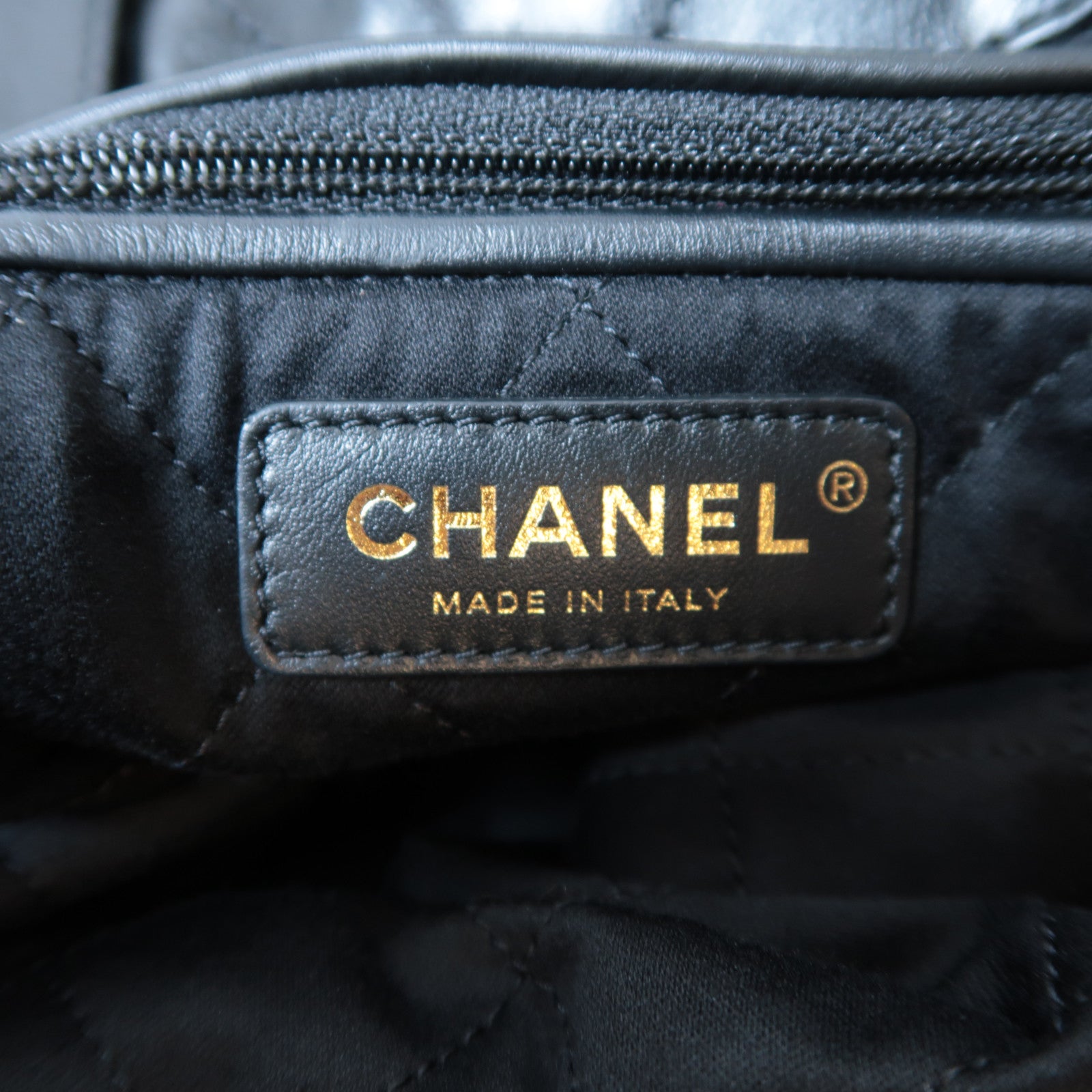 CHANEL 【激減優惠】菱格牛皮皮革C22 Backpack金扣背包黑色